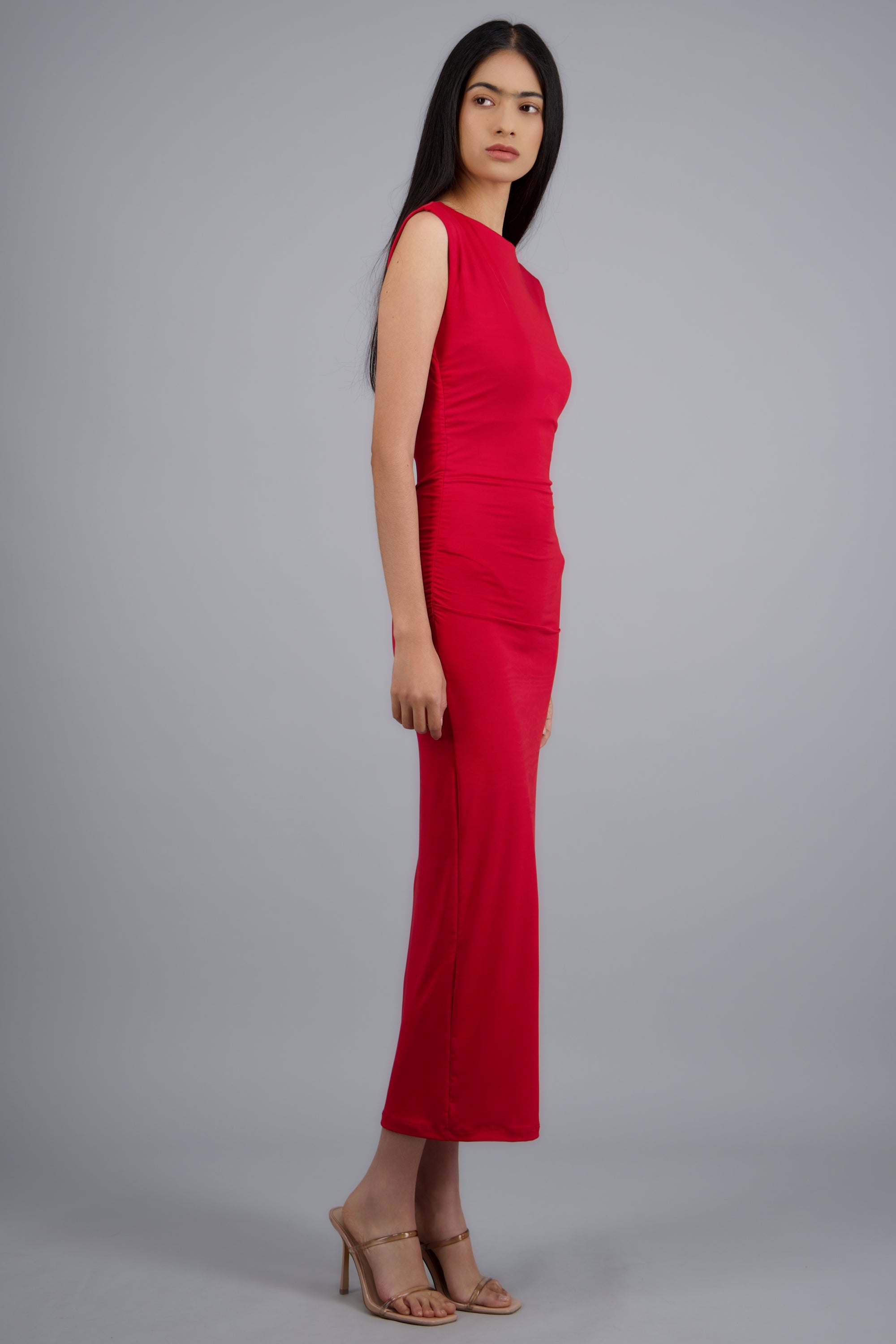 Vestido midi drapeado sin manga ROJO