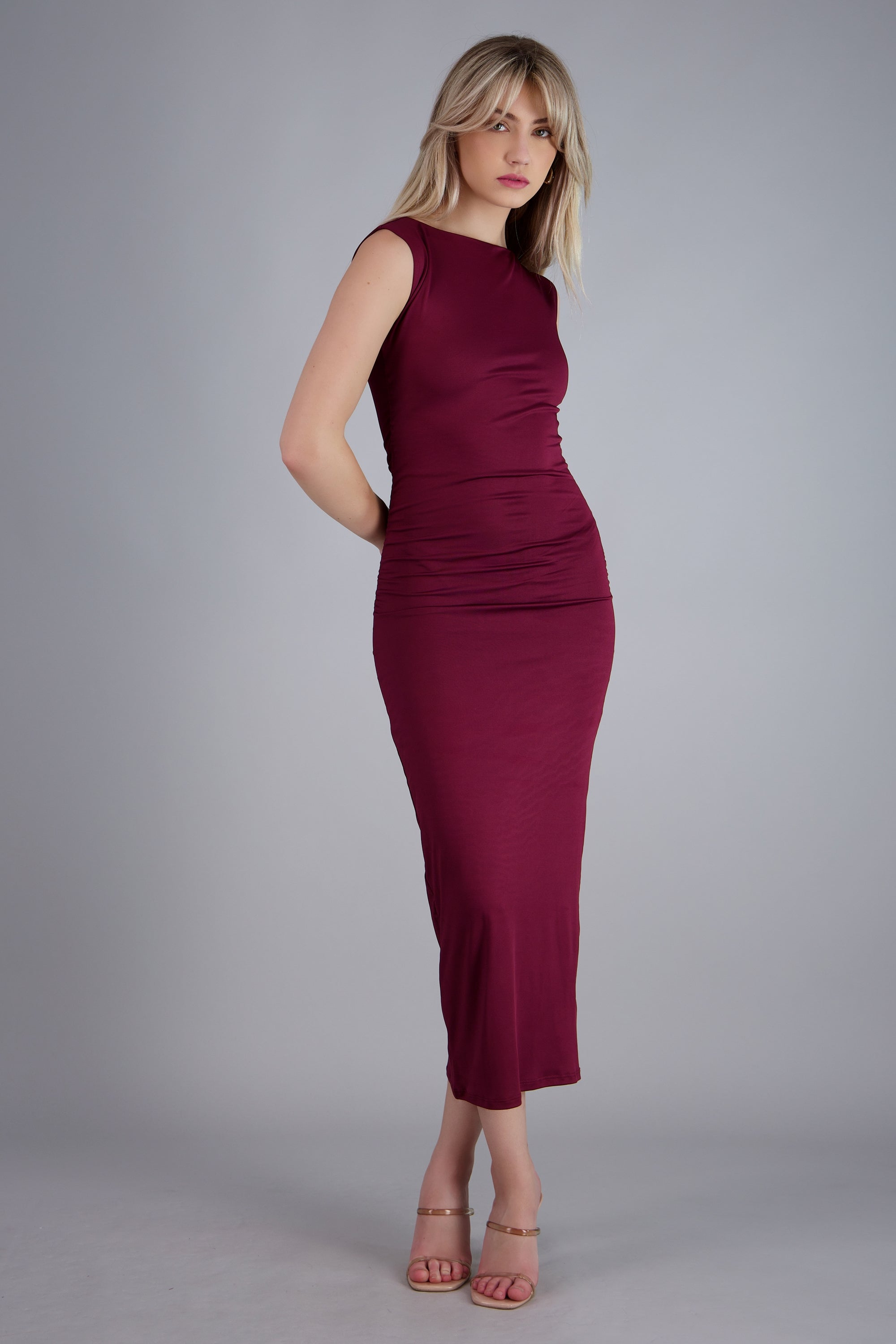 Vestido midi drapeado sin manga VINO