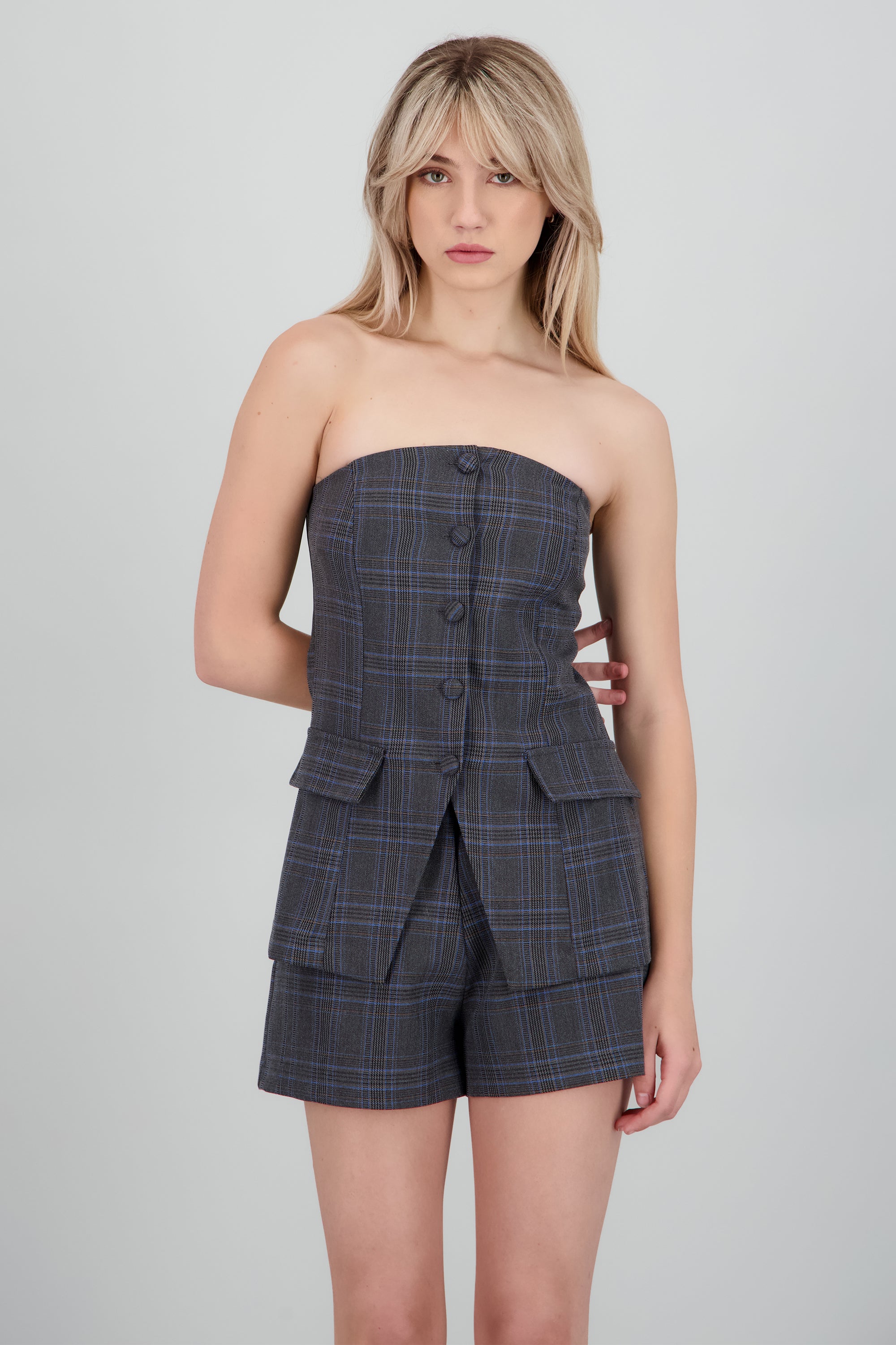 Top strapless estampado cuadros GRIS COMBO
