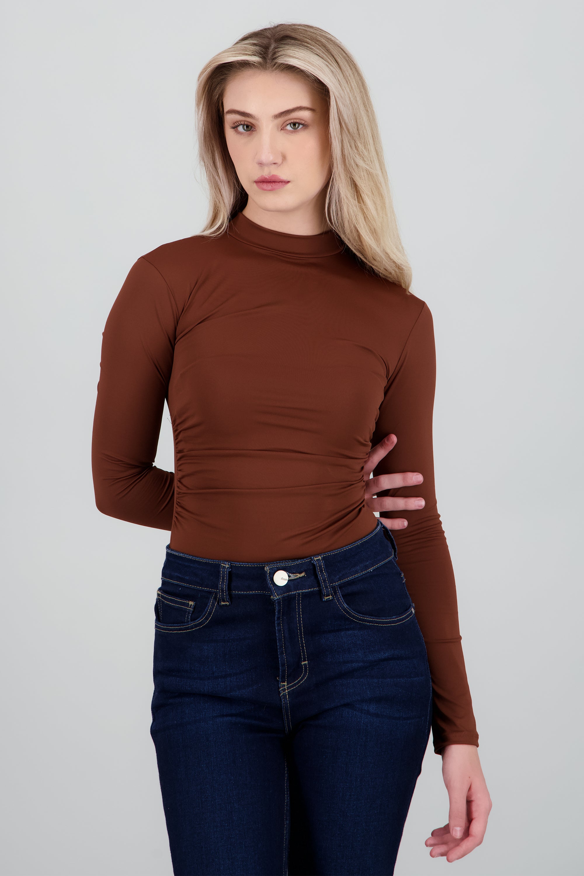 Body cuello alto detalle drapeado CHOCOLATE