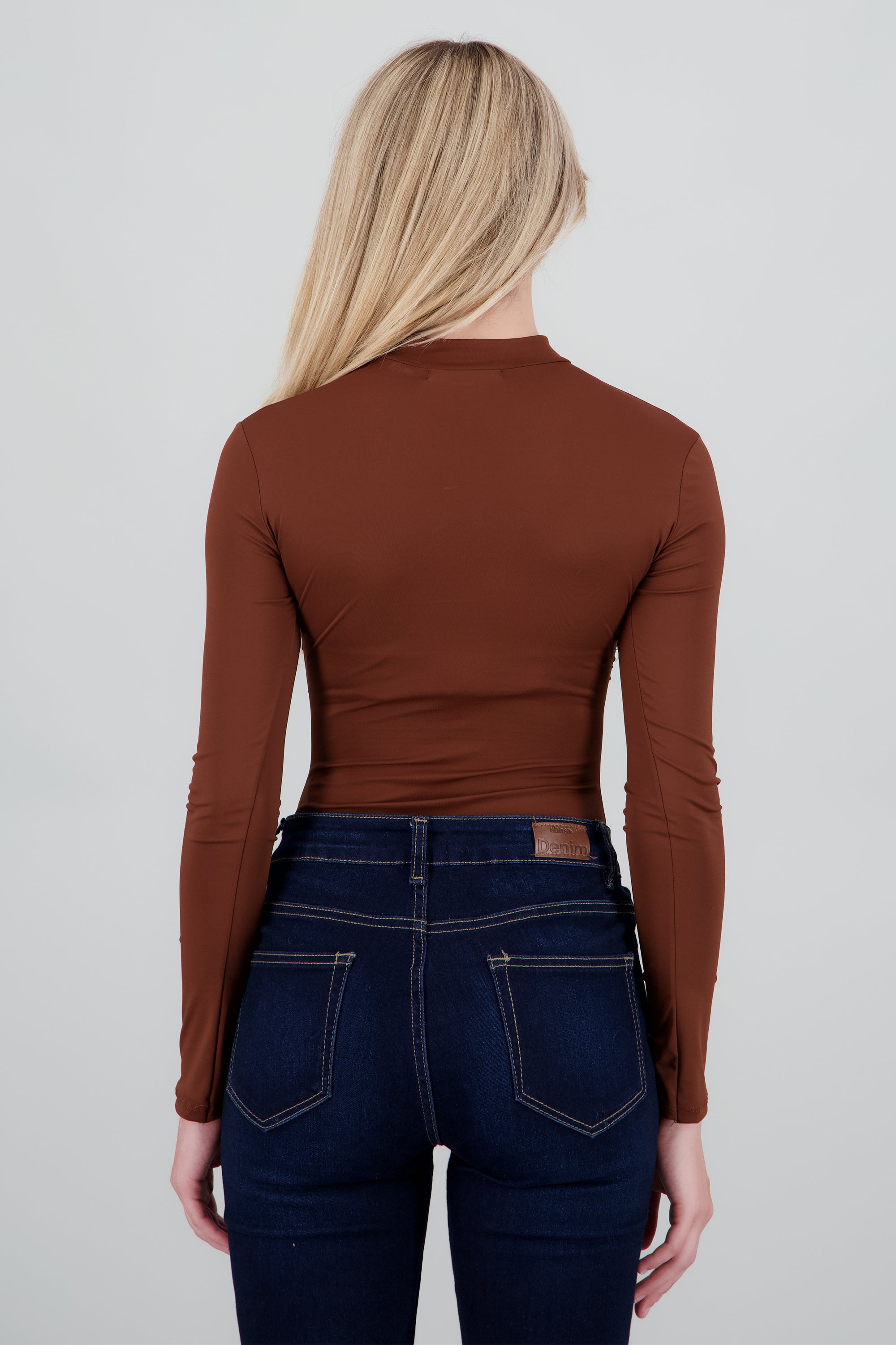 Body cuello alto detalle drapeado CHOCOLATE