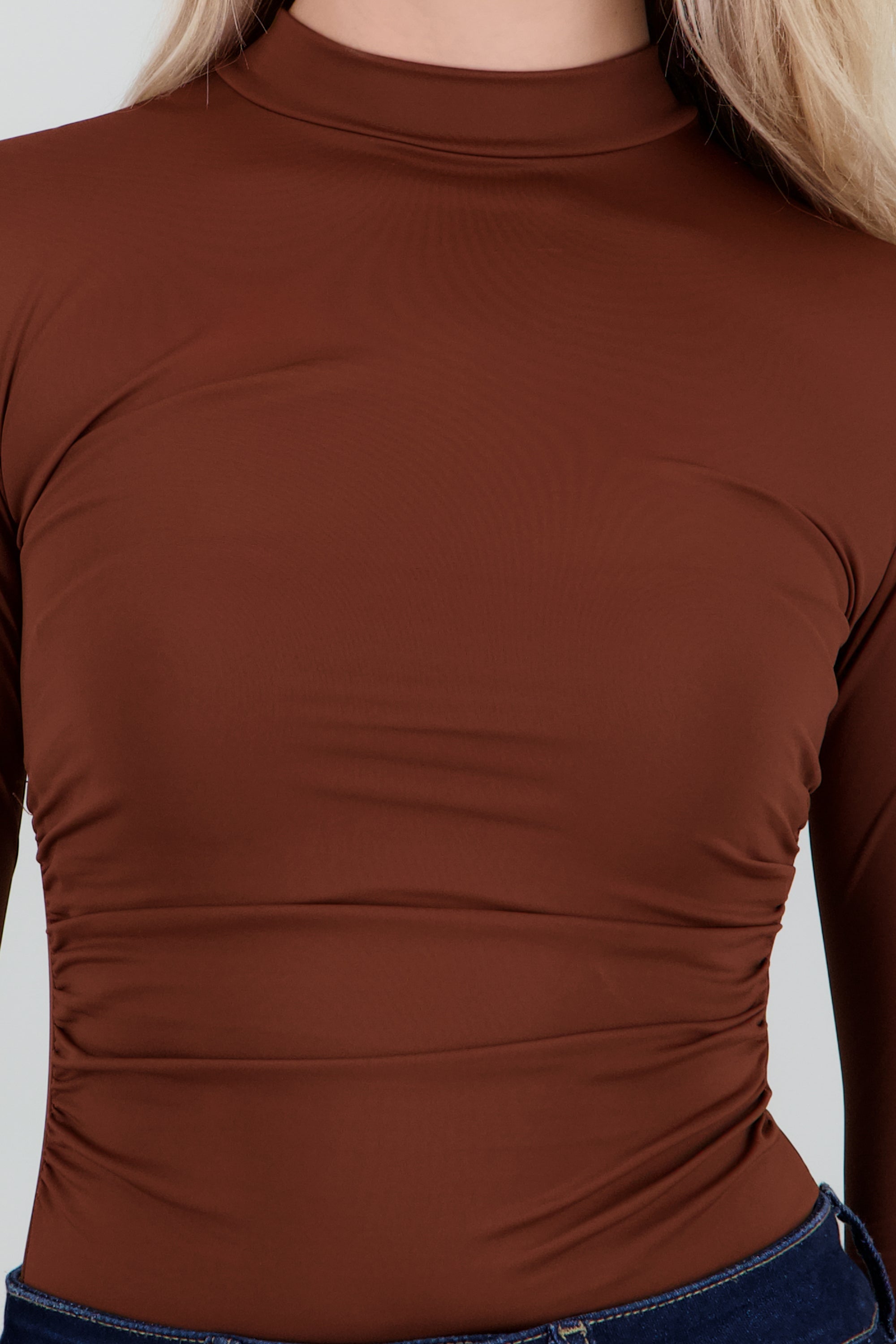 Body cuello alto detalle drapeado CHOCOLATE