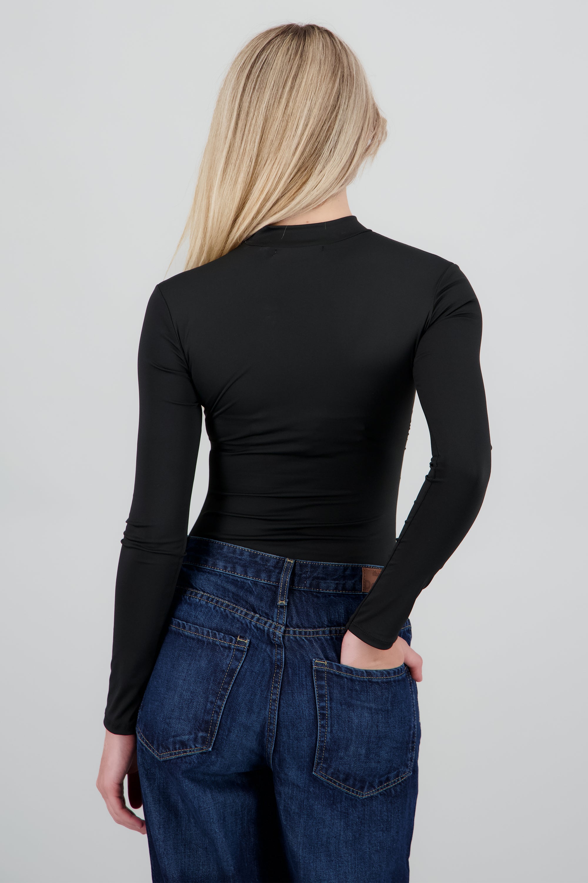 Body cuello alto detalle drapeado NEGRO