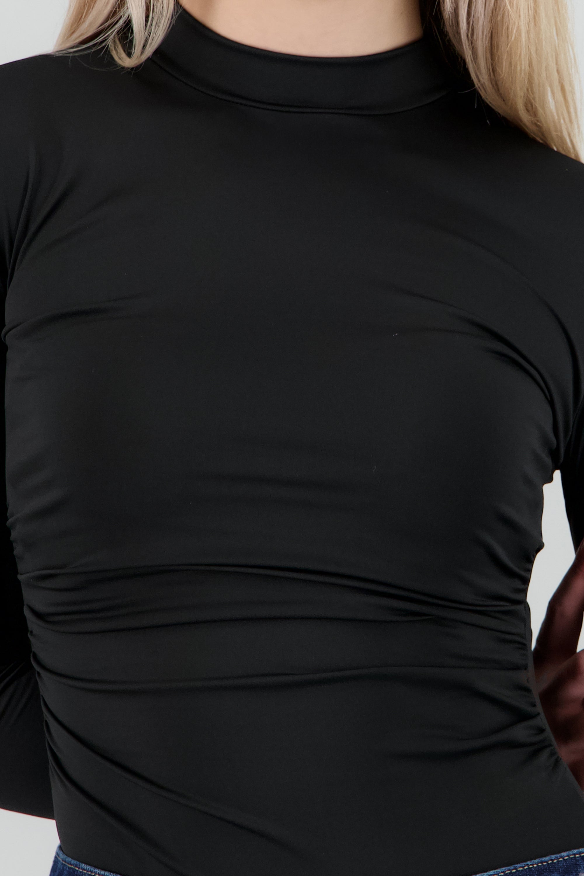 Body cuello alto detalle drapeado NEGRO