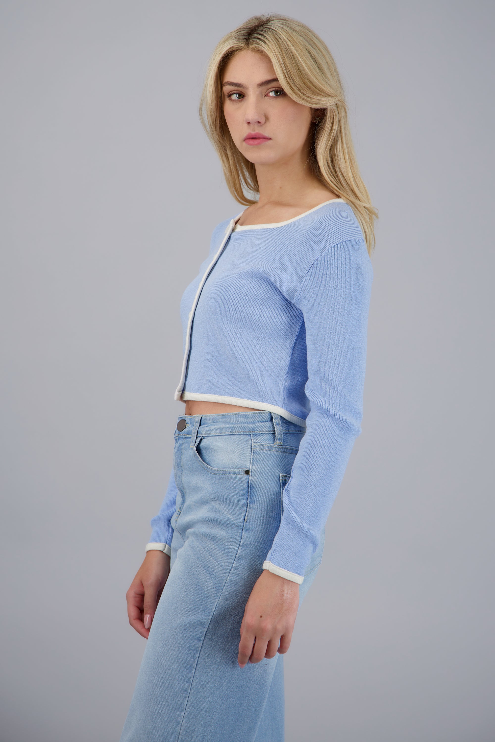 Cardigan escote cuadrado contraste AZUL PASTEL
