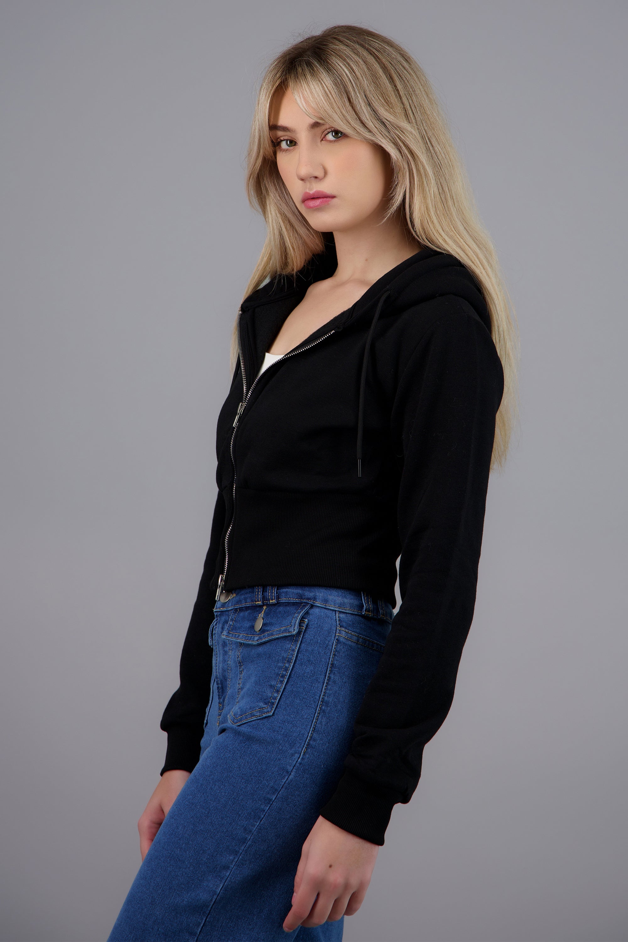 Sudadera crop con capucha cintura ajustada NEGRO