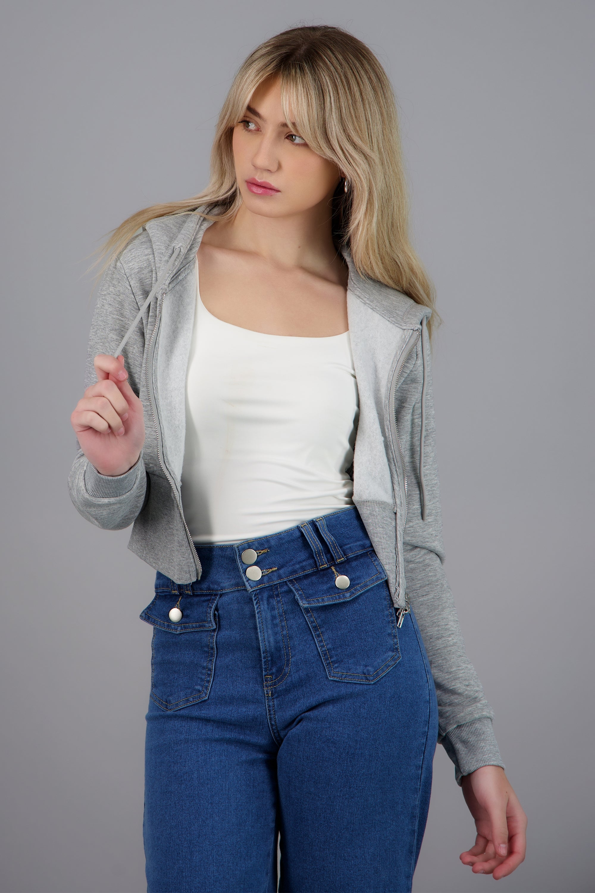 Sudadera crop con capucha cintura ajustada GRIS