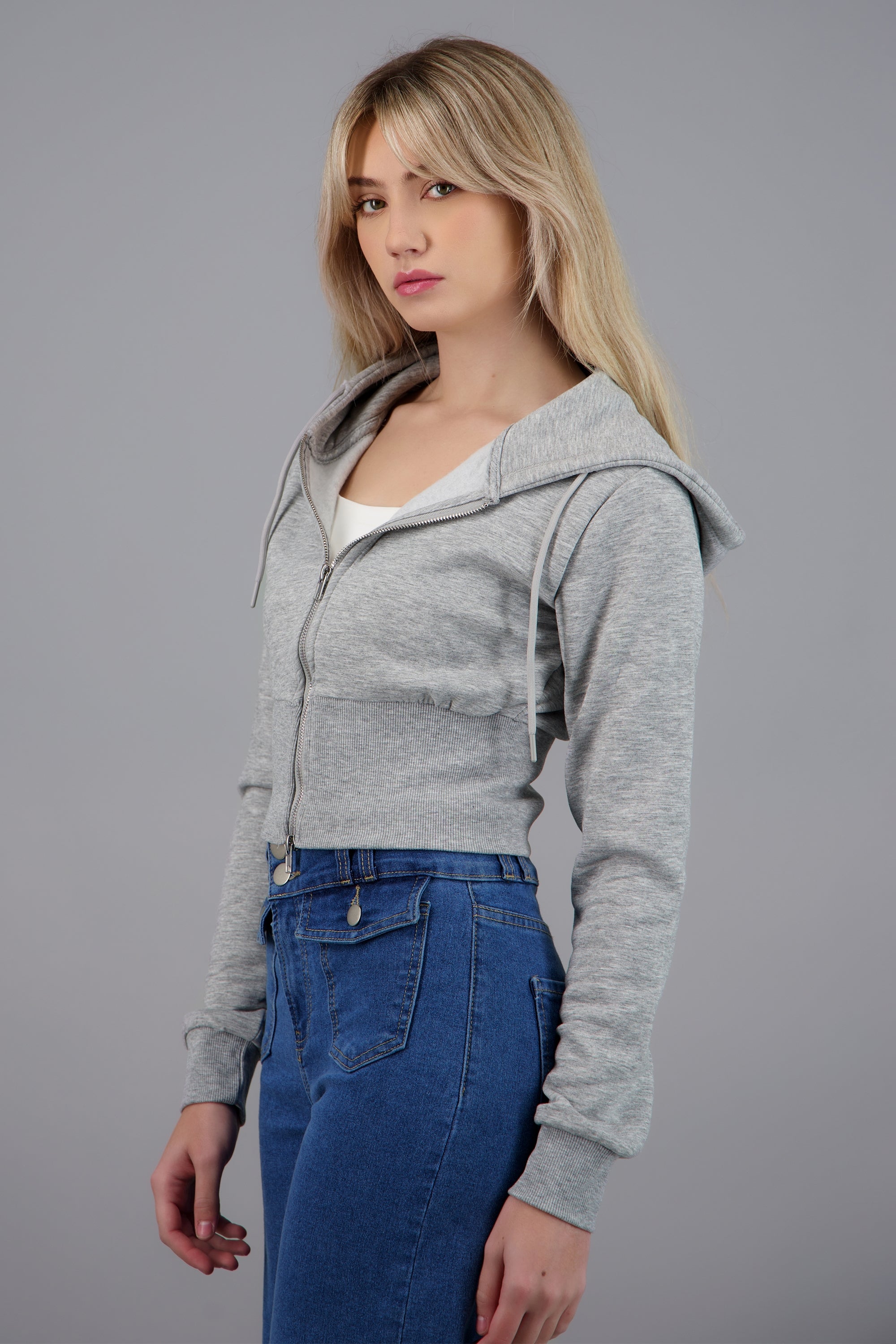 Sudadera crop con capucha cintura ajustada GRIS