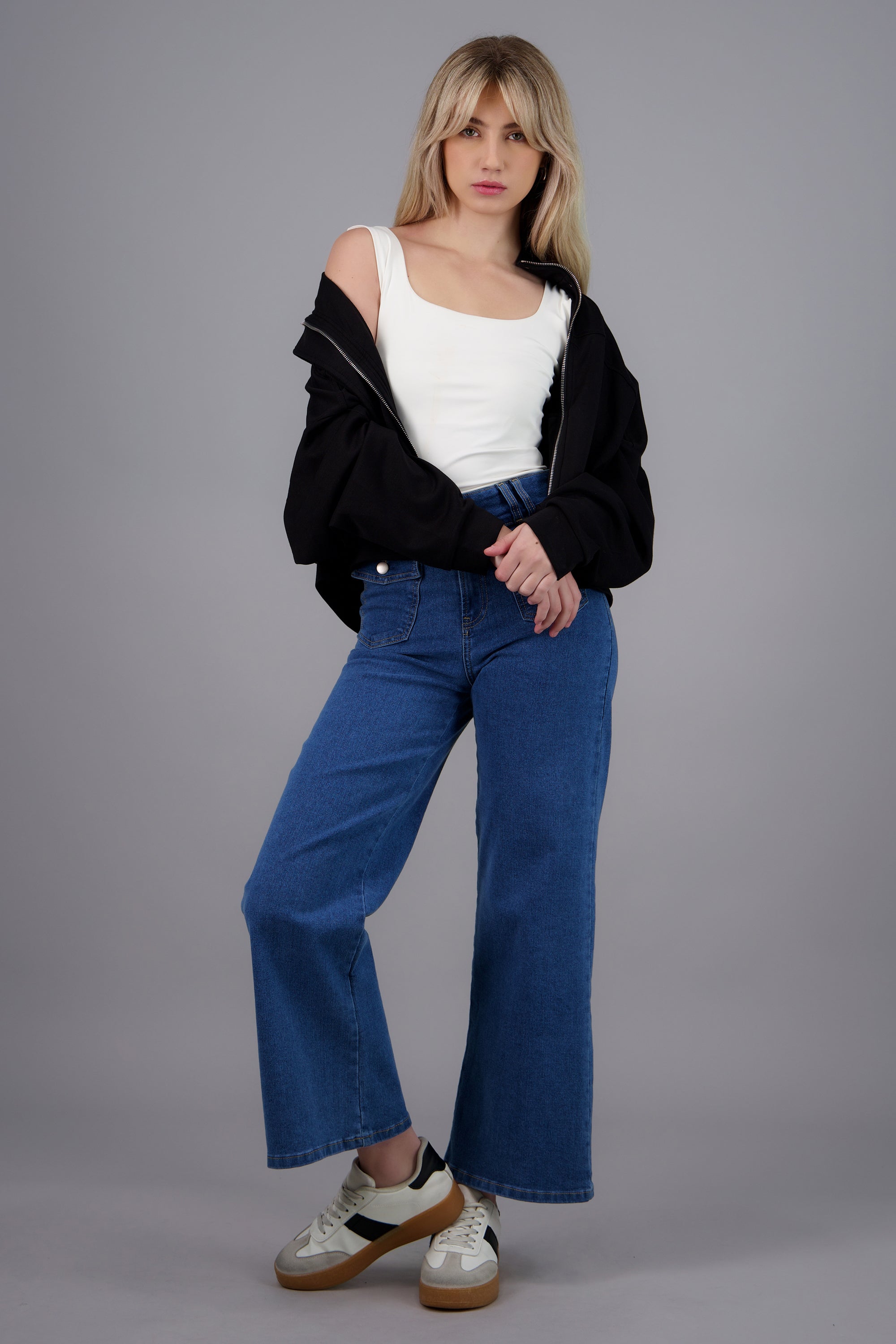 CHAMARRA BOXY CUELLO ALTO NEGRO