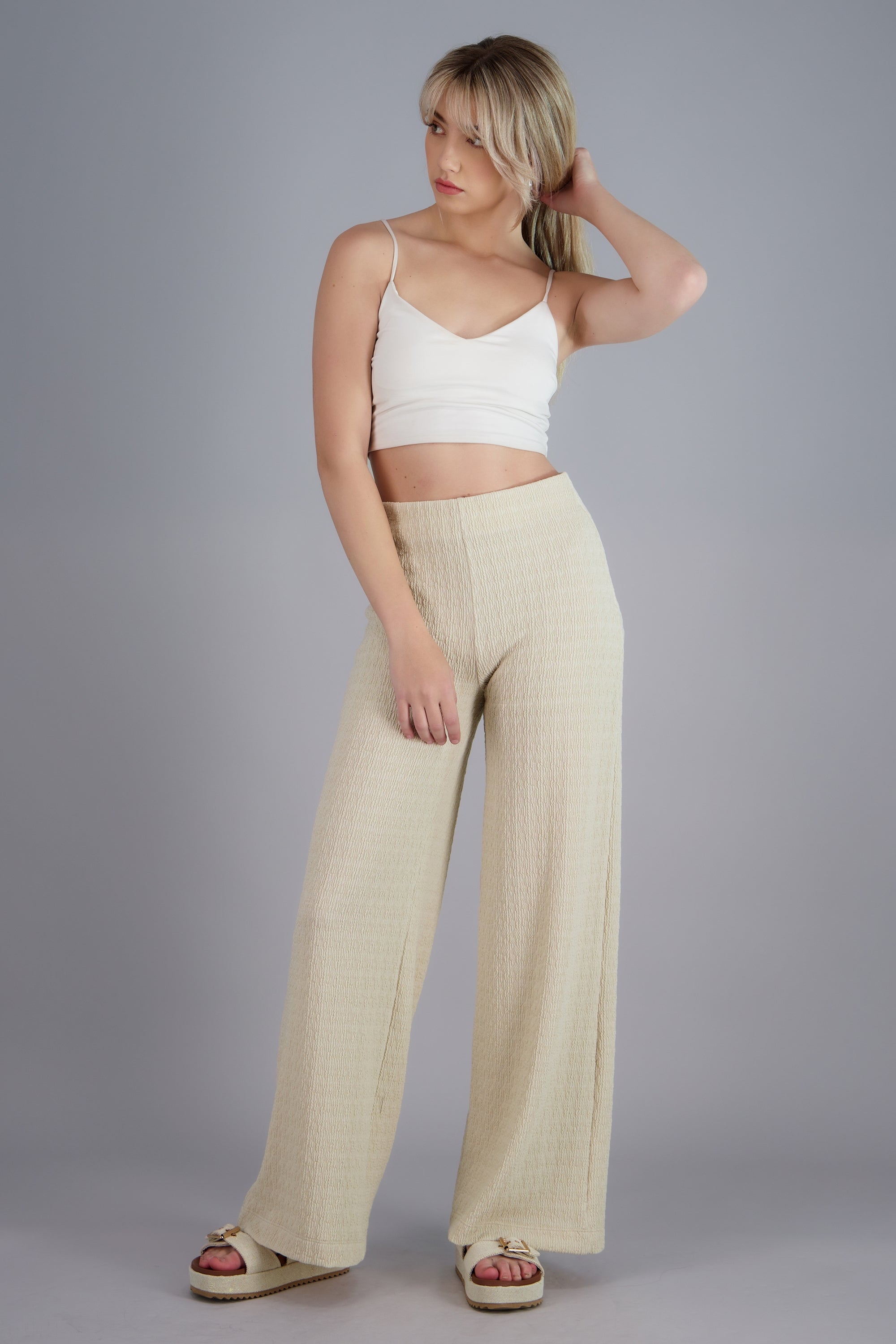 Pantalon recto detalle textura CREMA