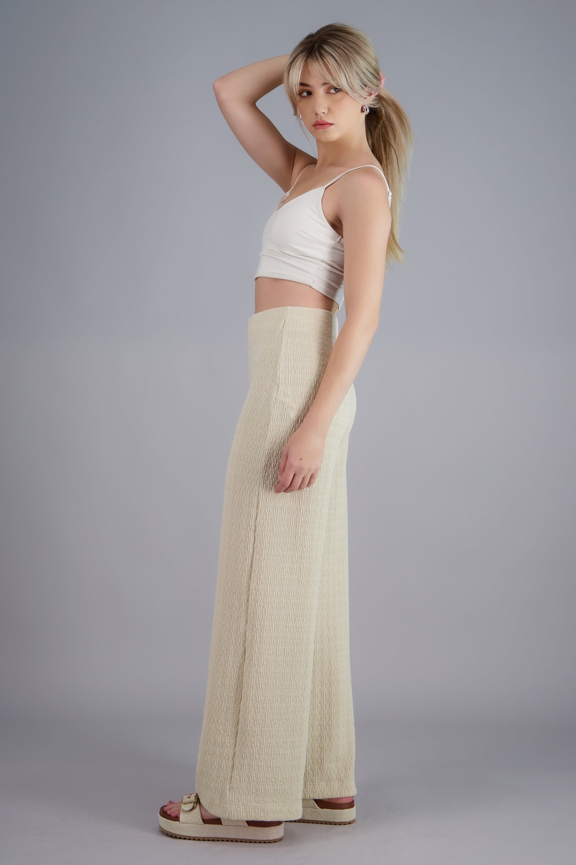 Pantalon recto detalle textura CREMA