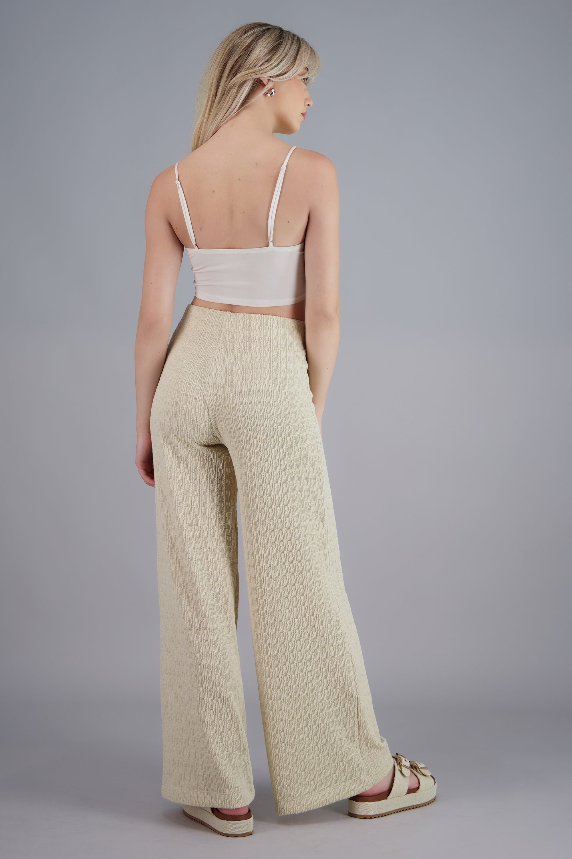 Pantalon recto detalle textura CREMA