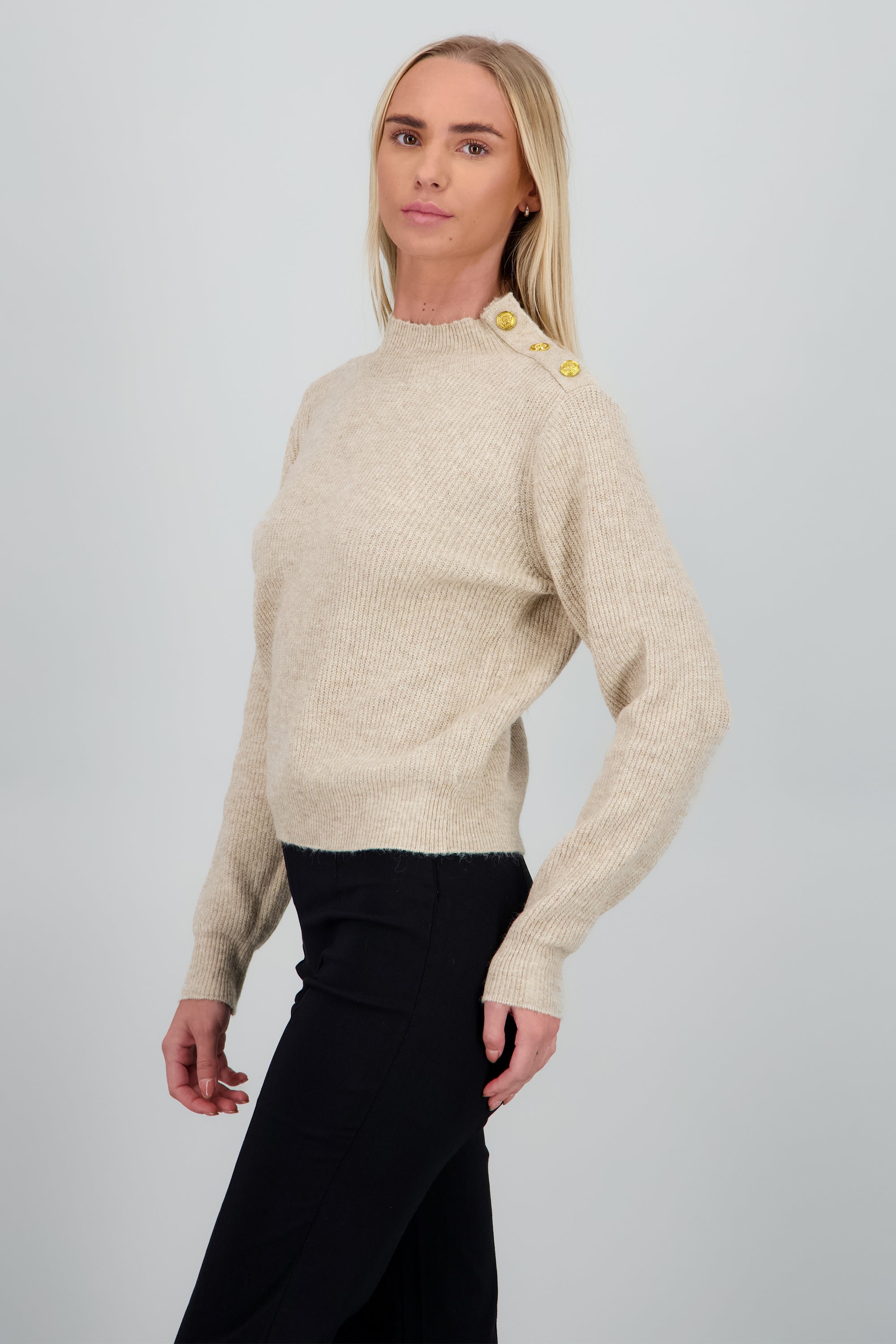 sueter cuello medio detalle botones KHAKI