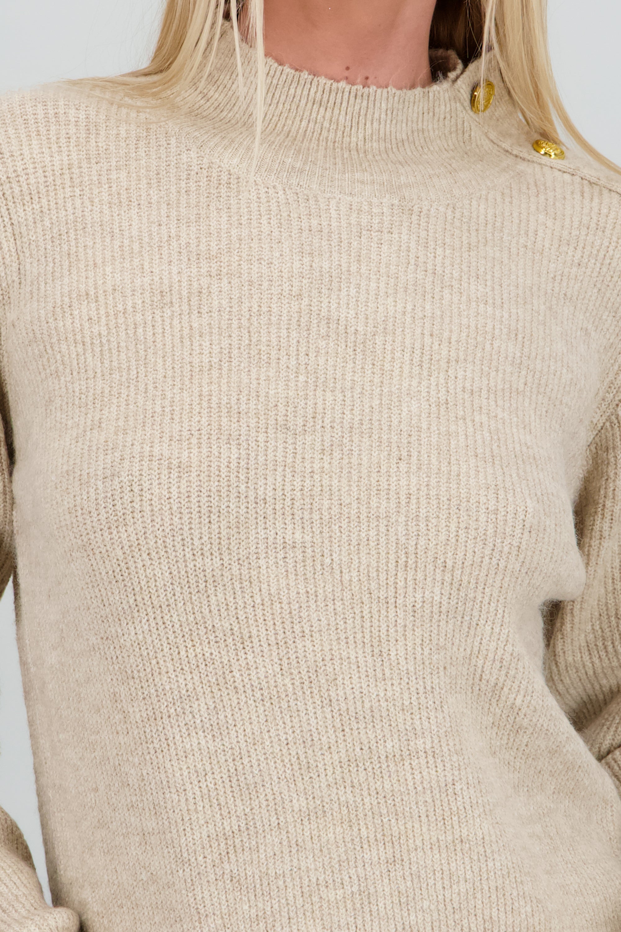 sueter cuello medio detalle botones KHAKI