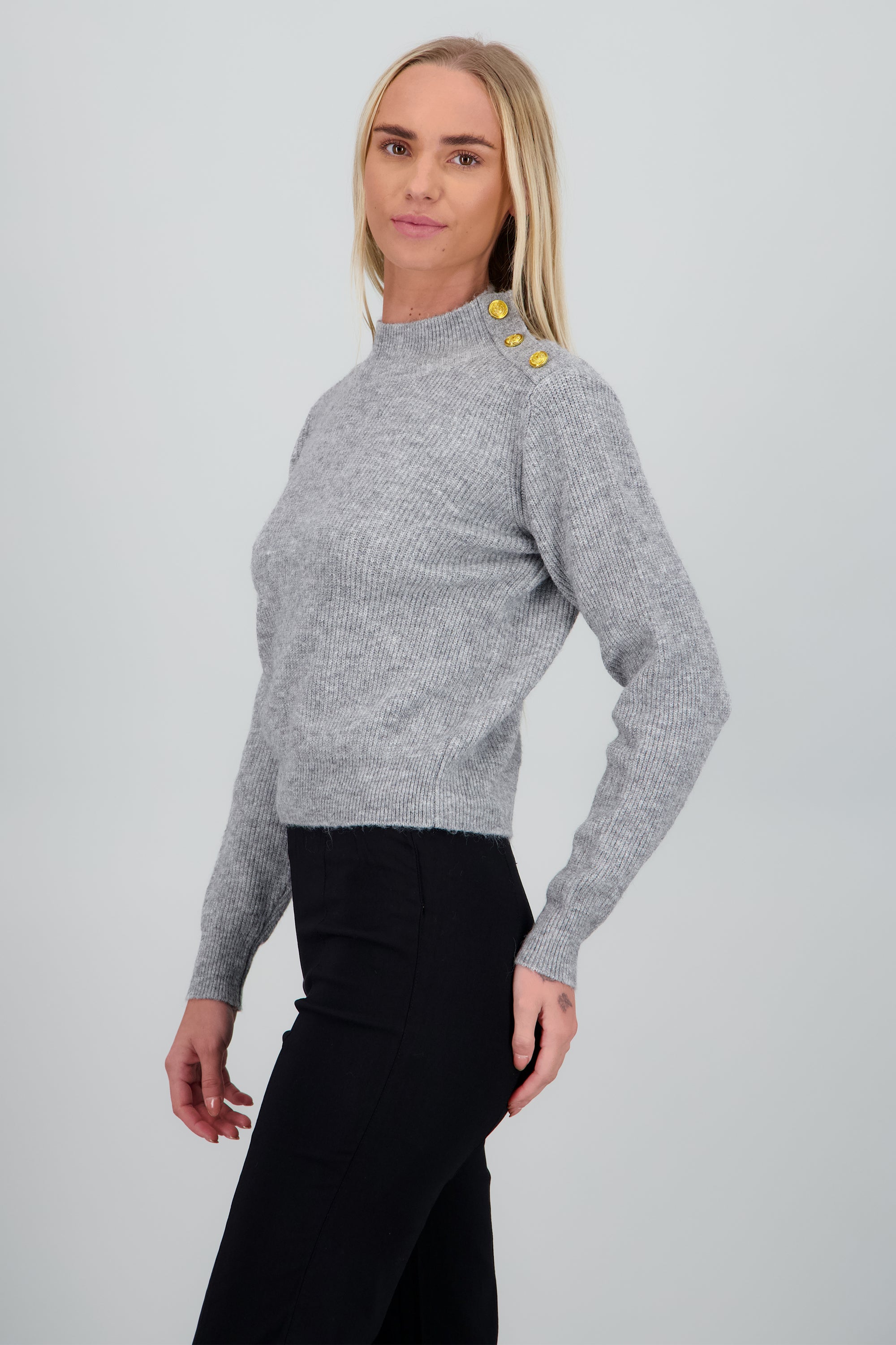 sueter cuello medio detalle botones GRIS CLARO