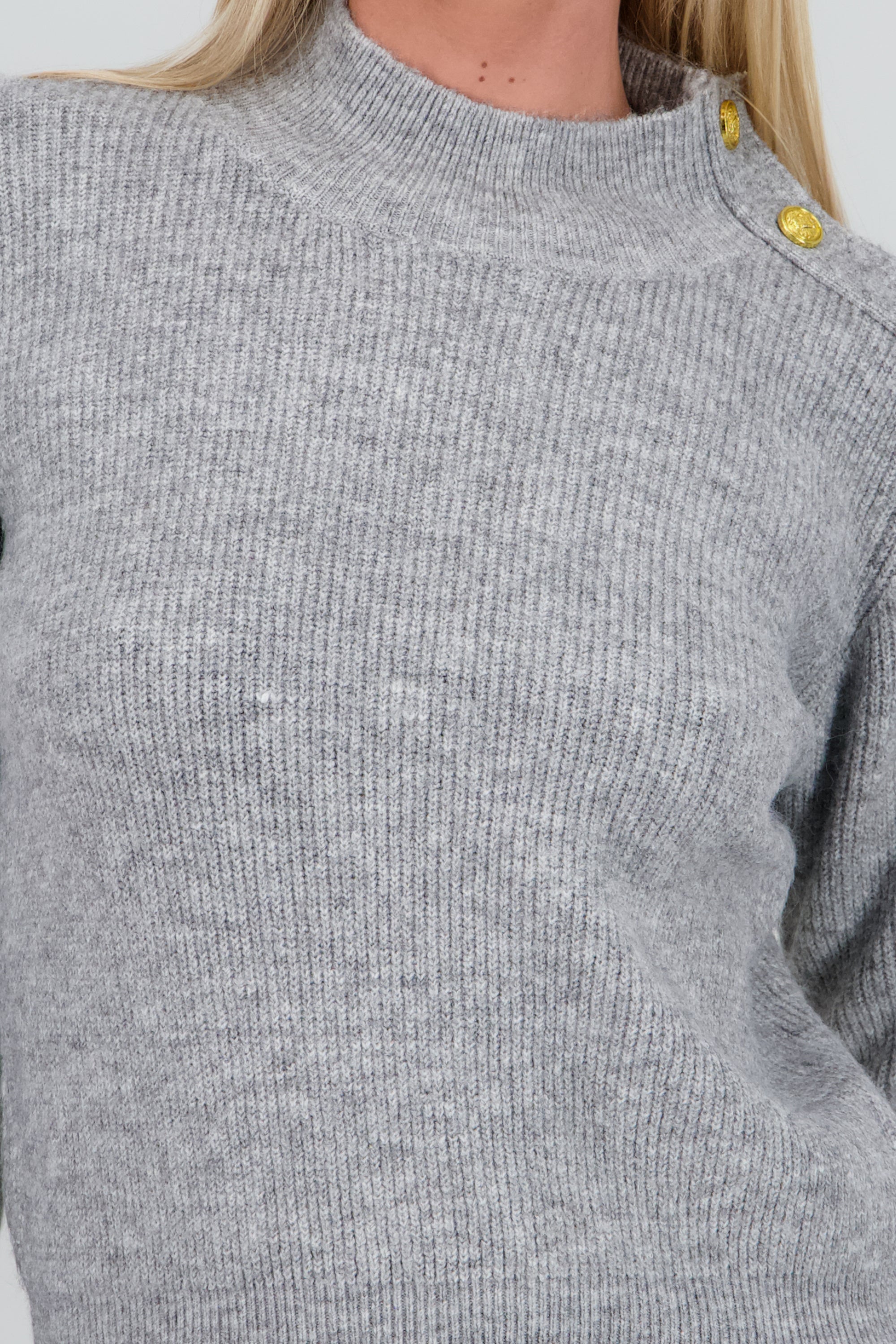 sueter cuello medio detalle botones GRIS CLARO