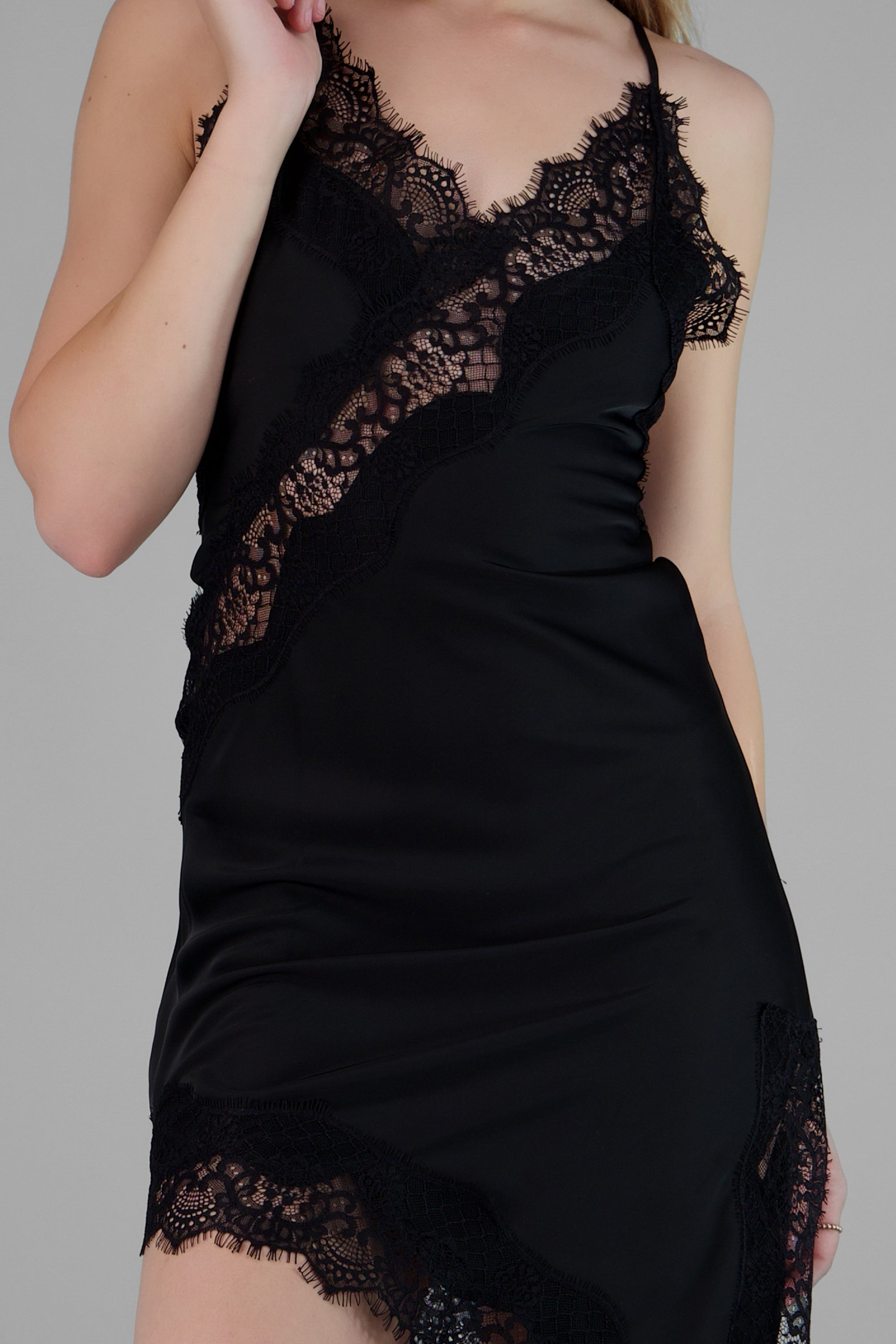 Vestido satin asimetrico encaje NEGRO