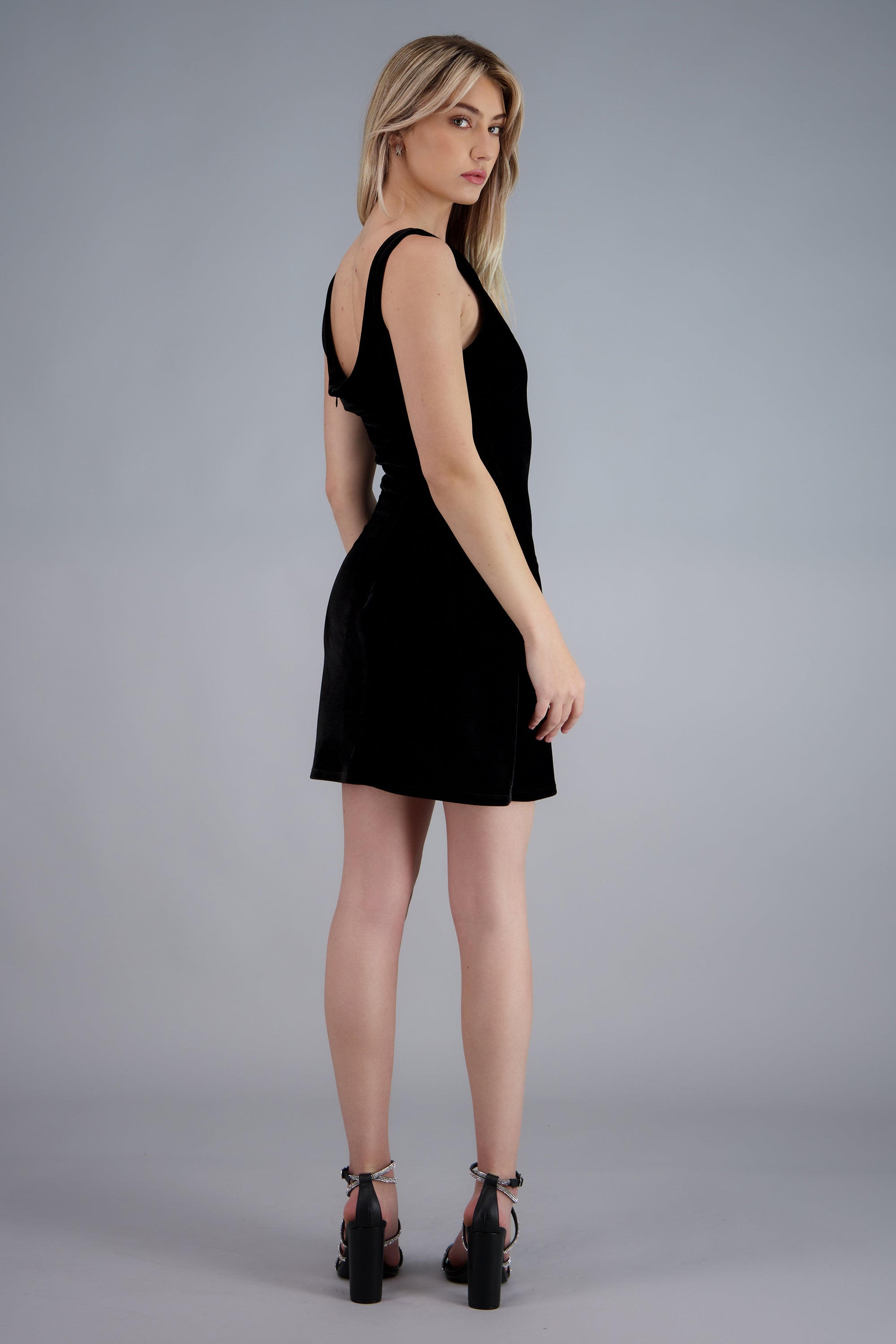 Vestido corto sin mangas de terciopelo NEGRO