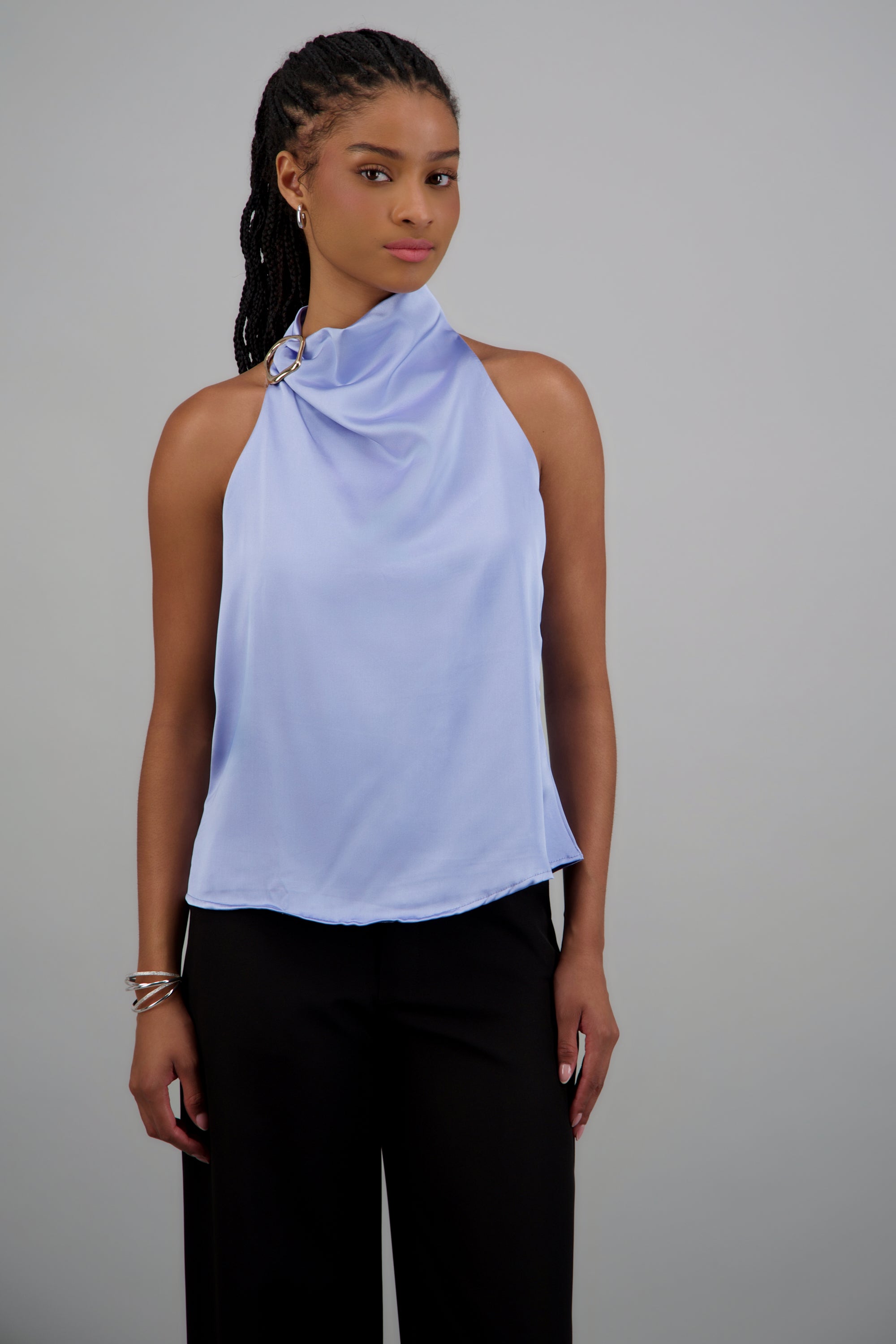Blusa halter satin detalle hebilla irregular AZUL PASTEL