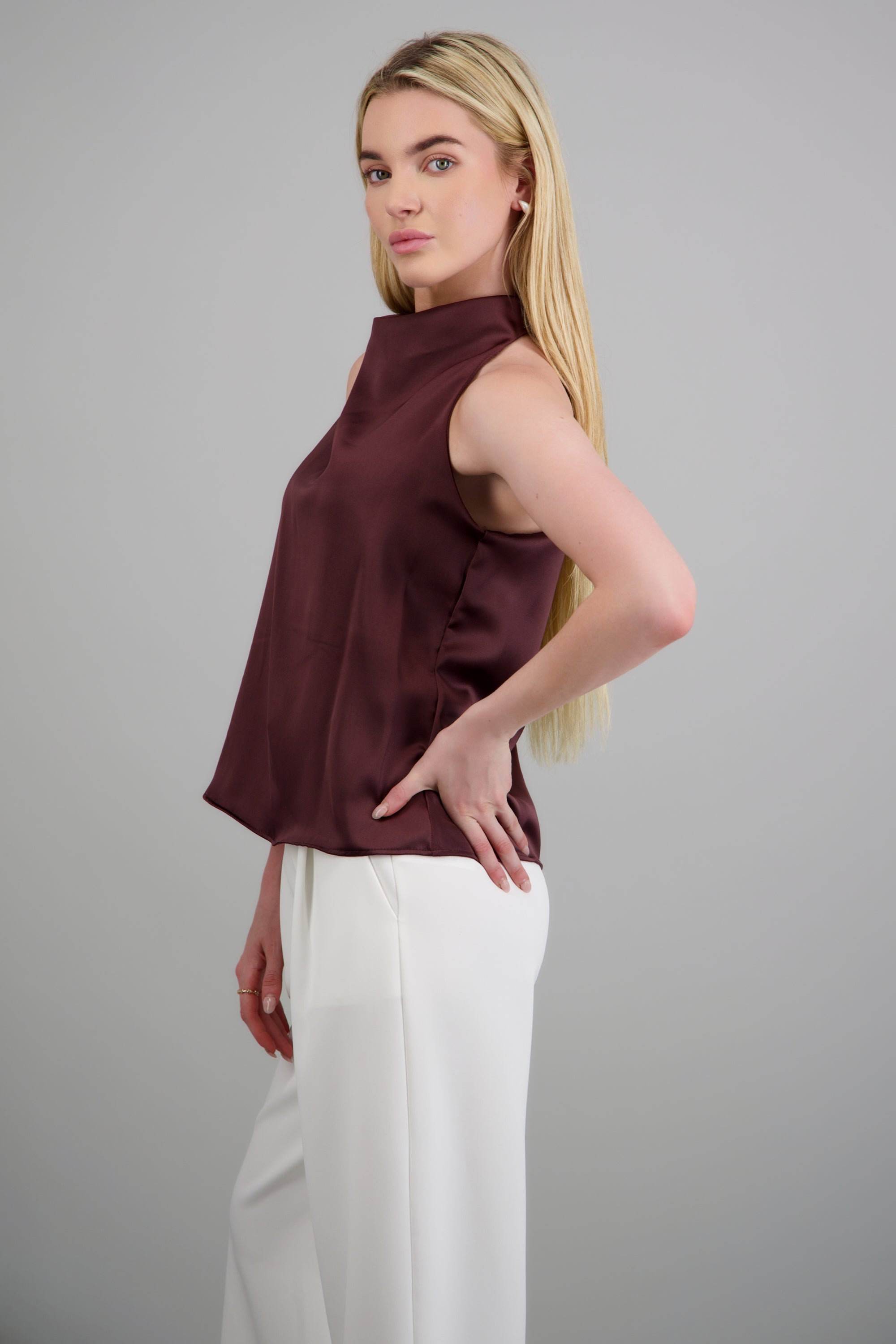 Blusa halter satin detalle hebilla irregular UVA