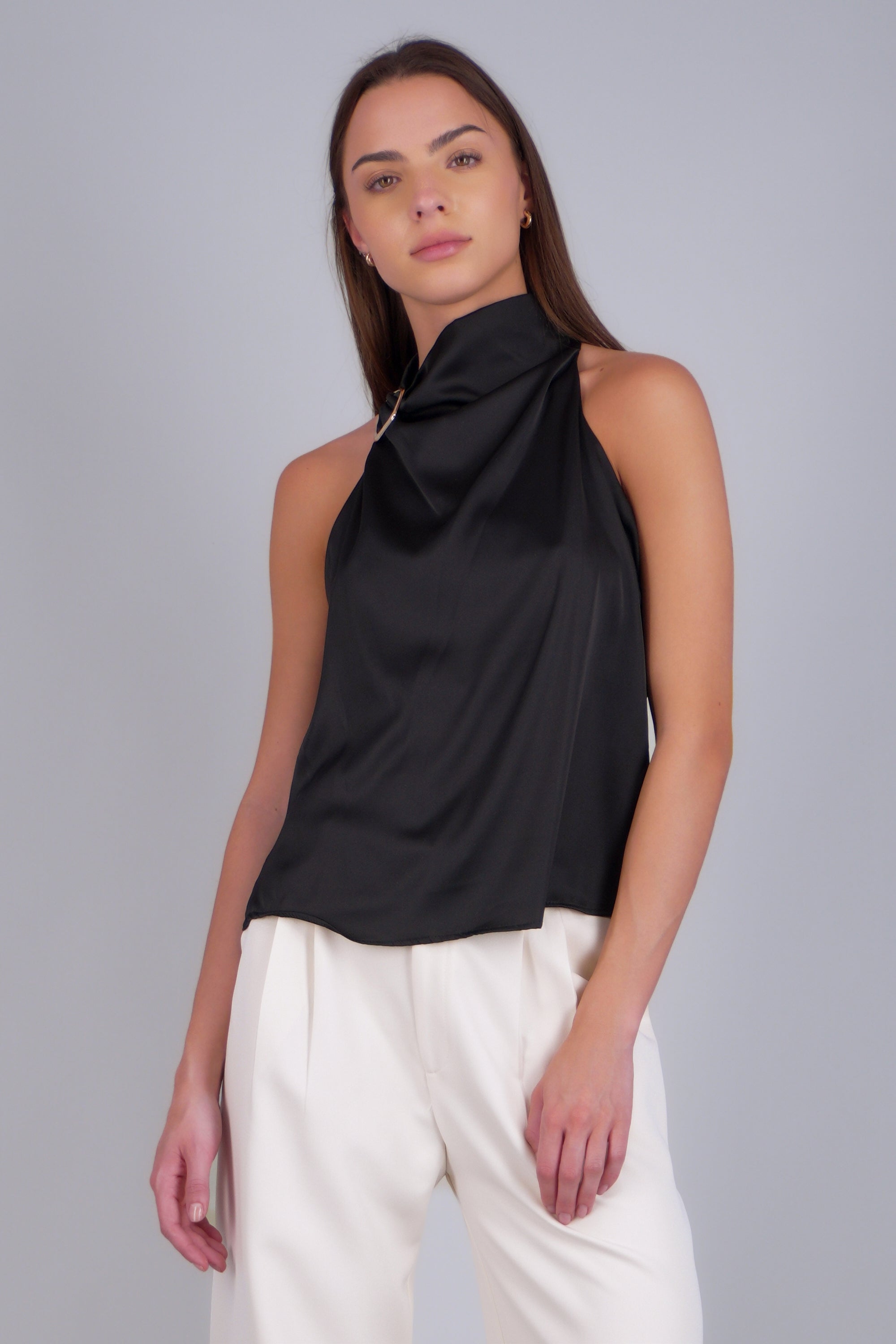 Blusa halter satin detalle hebilla irregular NEGRO