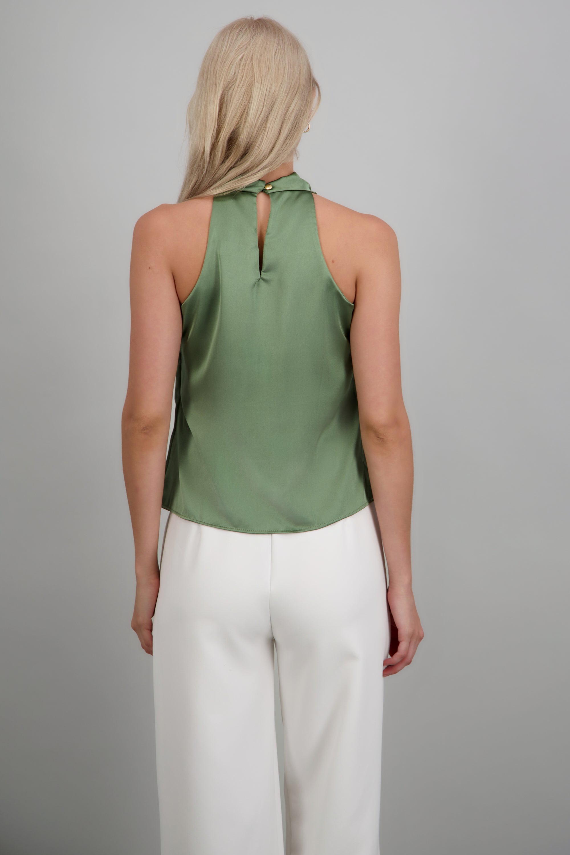 Blusa halter satin detalle hebilla irregular OLIVO