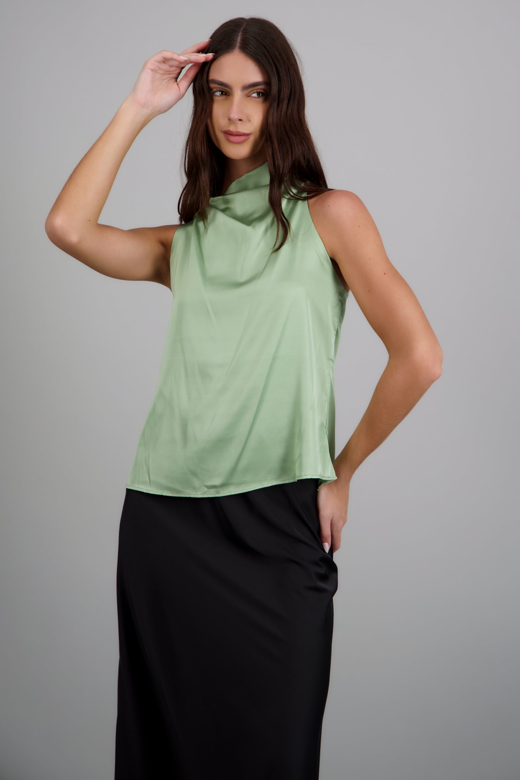 Blusa halter satin detalle hebilla irregular SAGE