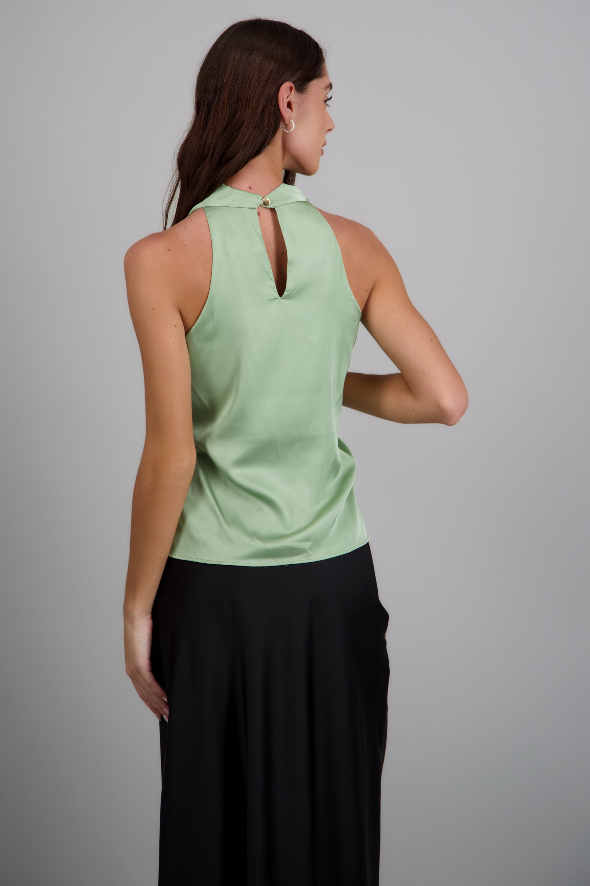 Blusa halter satin detalle hebilla irregular SAGE