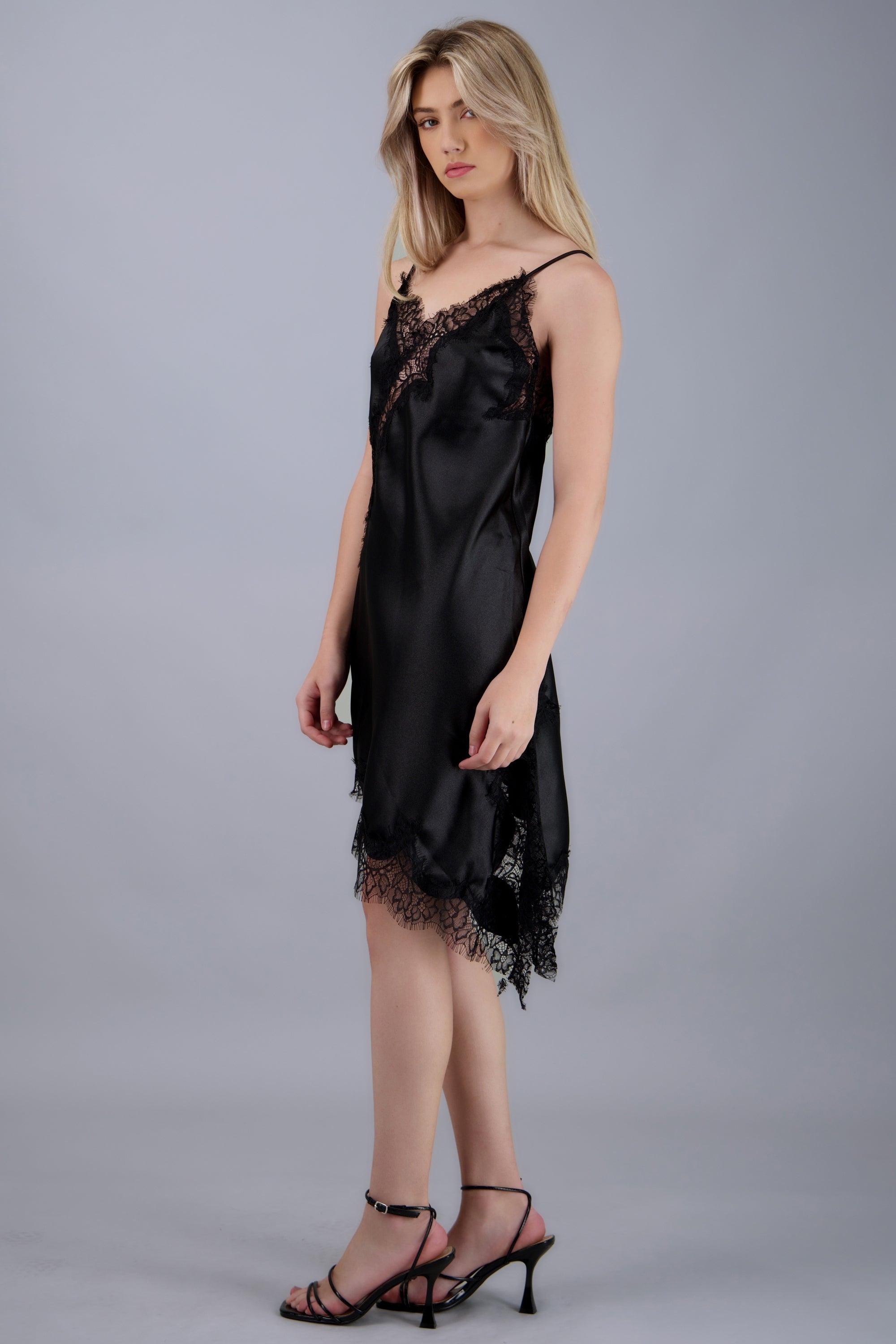 Vestido satinado asimétrico encaje NEGRO