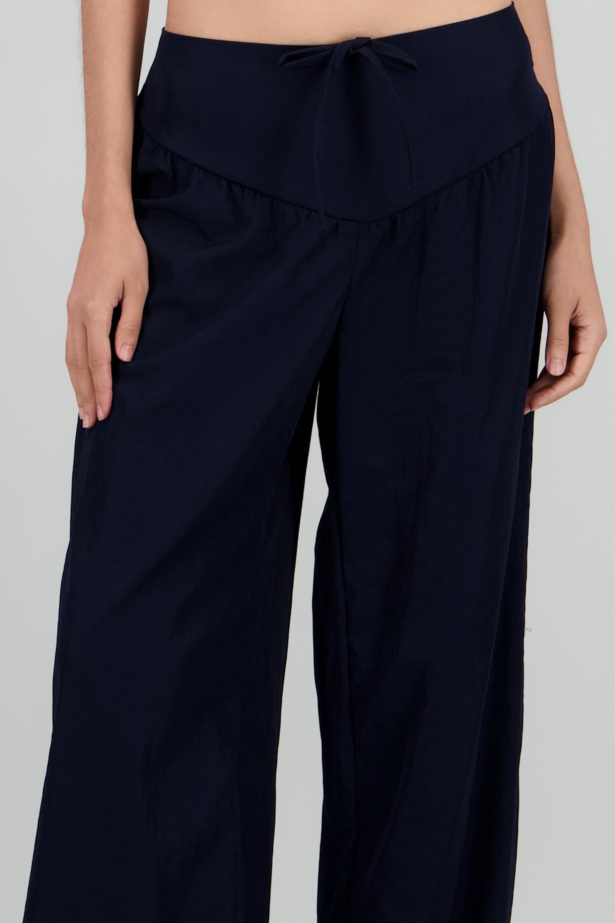 Pantalon ligero detalle pretina MARINO