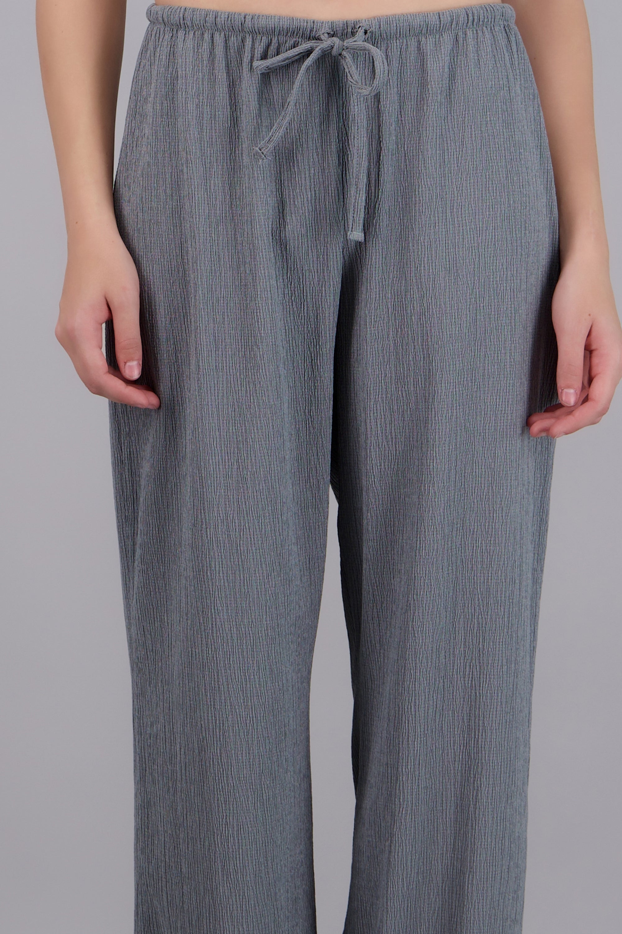 Pantalon textura detalle jareta GRIS