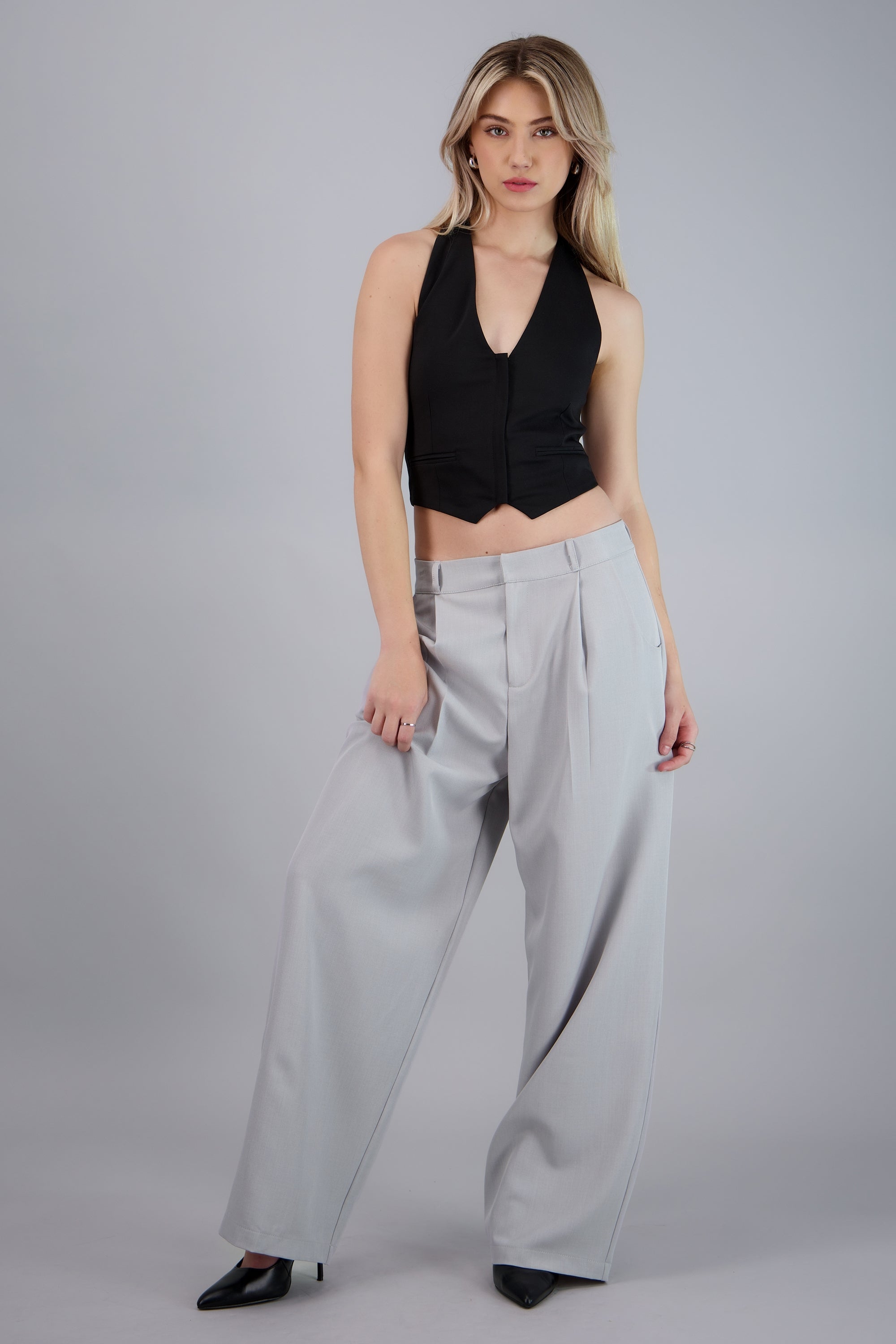 Pantalon amplio sastreado detalle pinzas GRIS CLARO