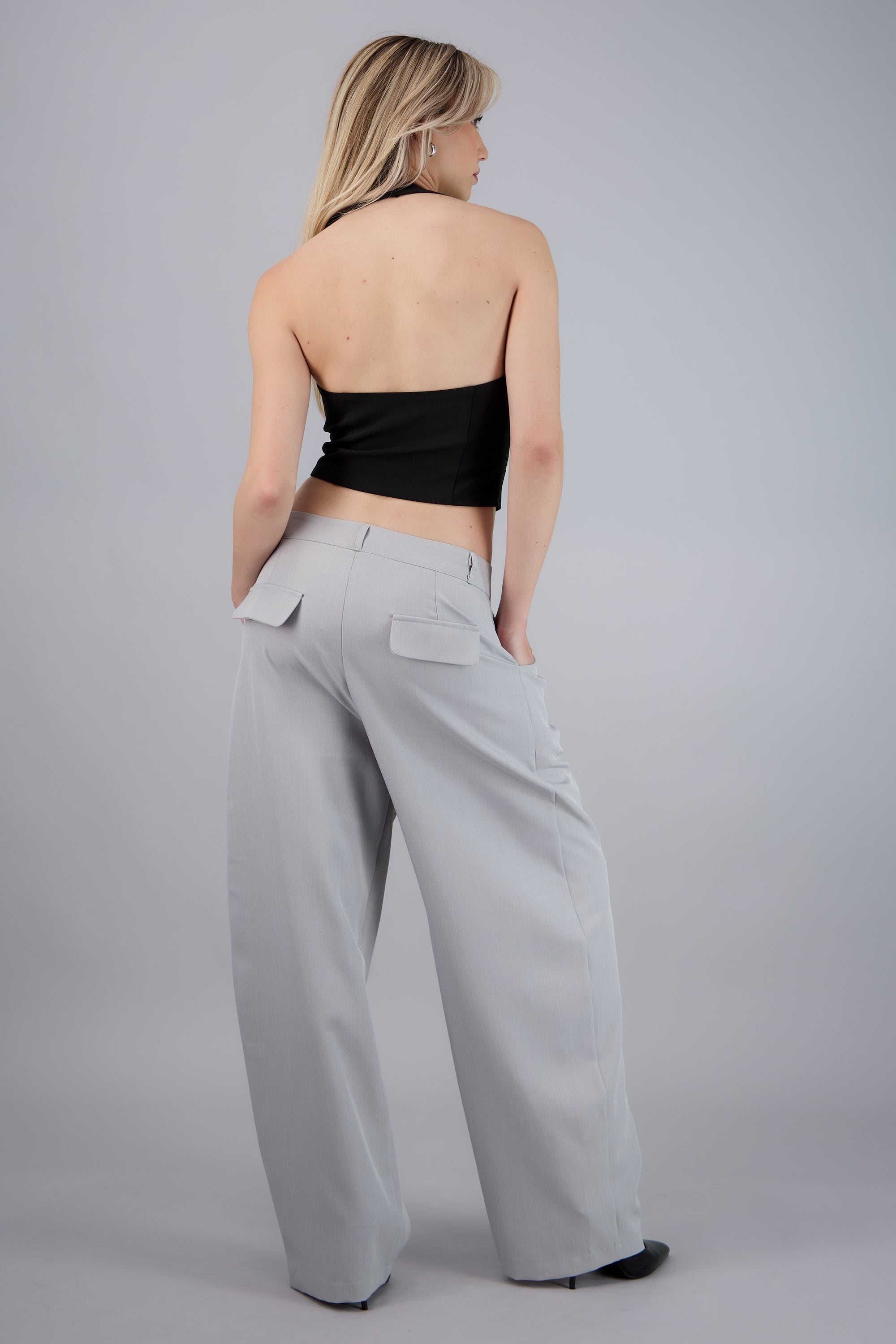 Pantalon amplio sastreado detalle pinzas GRIS CLARO
