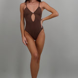 Traje de baño escote concha