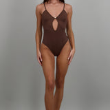 Traje de baño escote concha