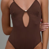 Traje de baño escote concha