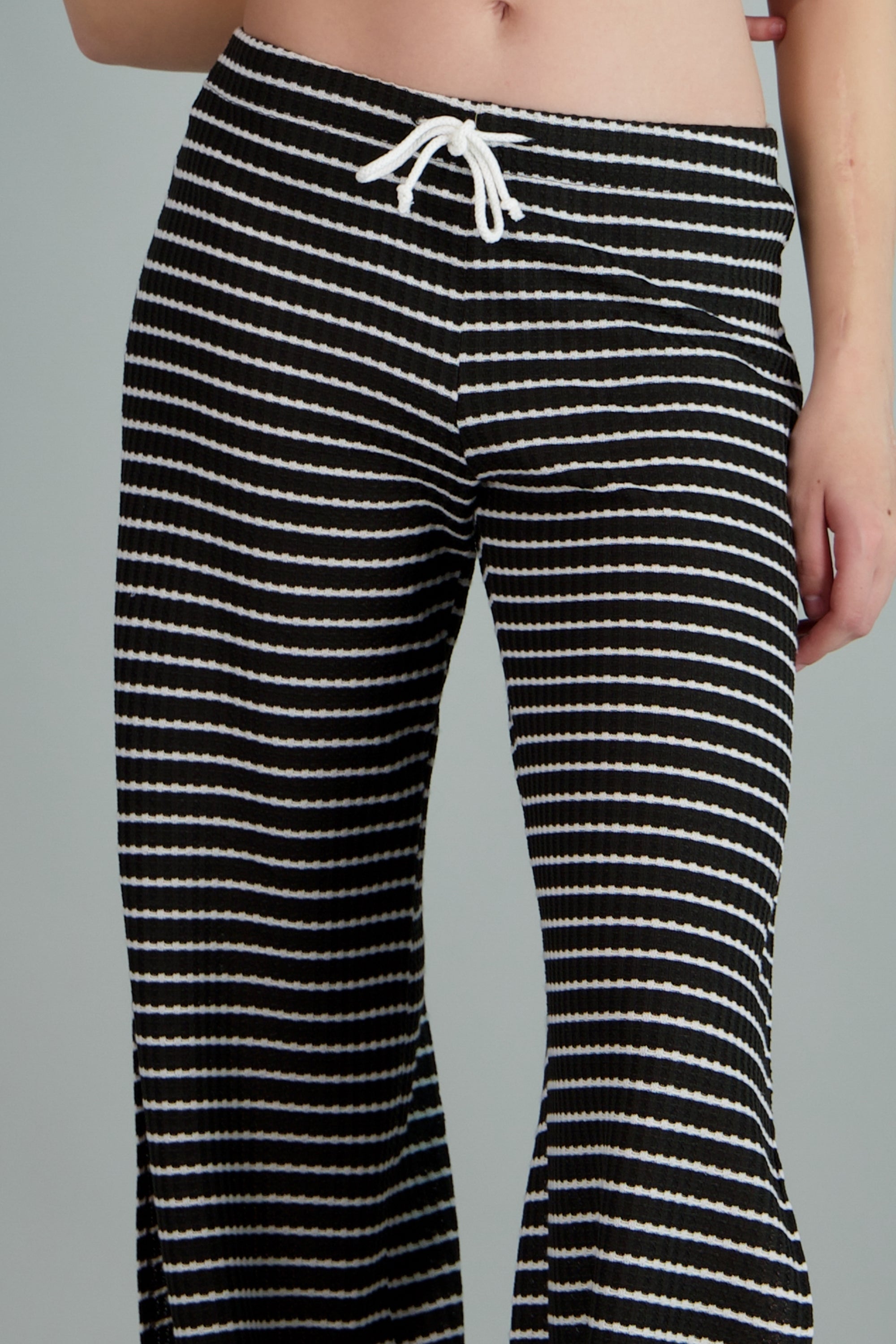 Pantalon textura tejida estampado rayas NEGRO COMBO