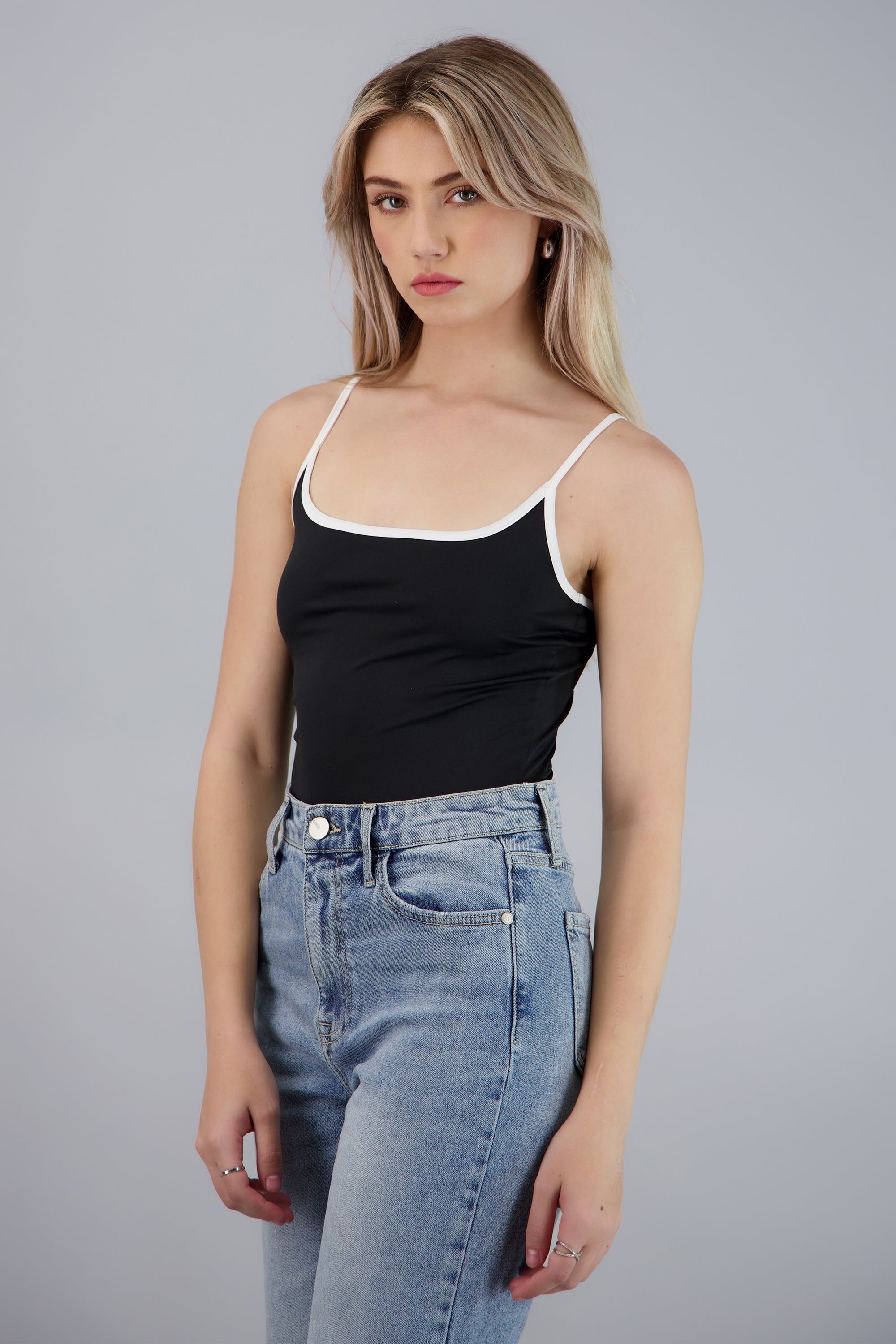 Body cuello circular y tirantes NEGRO COMBO