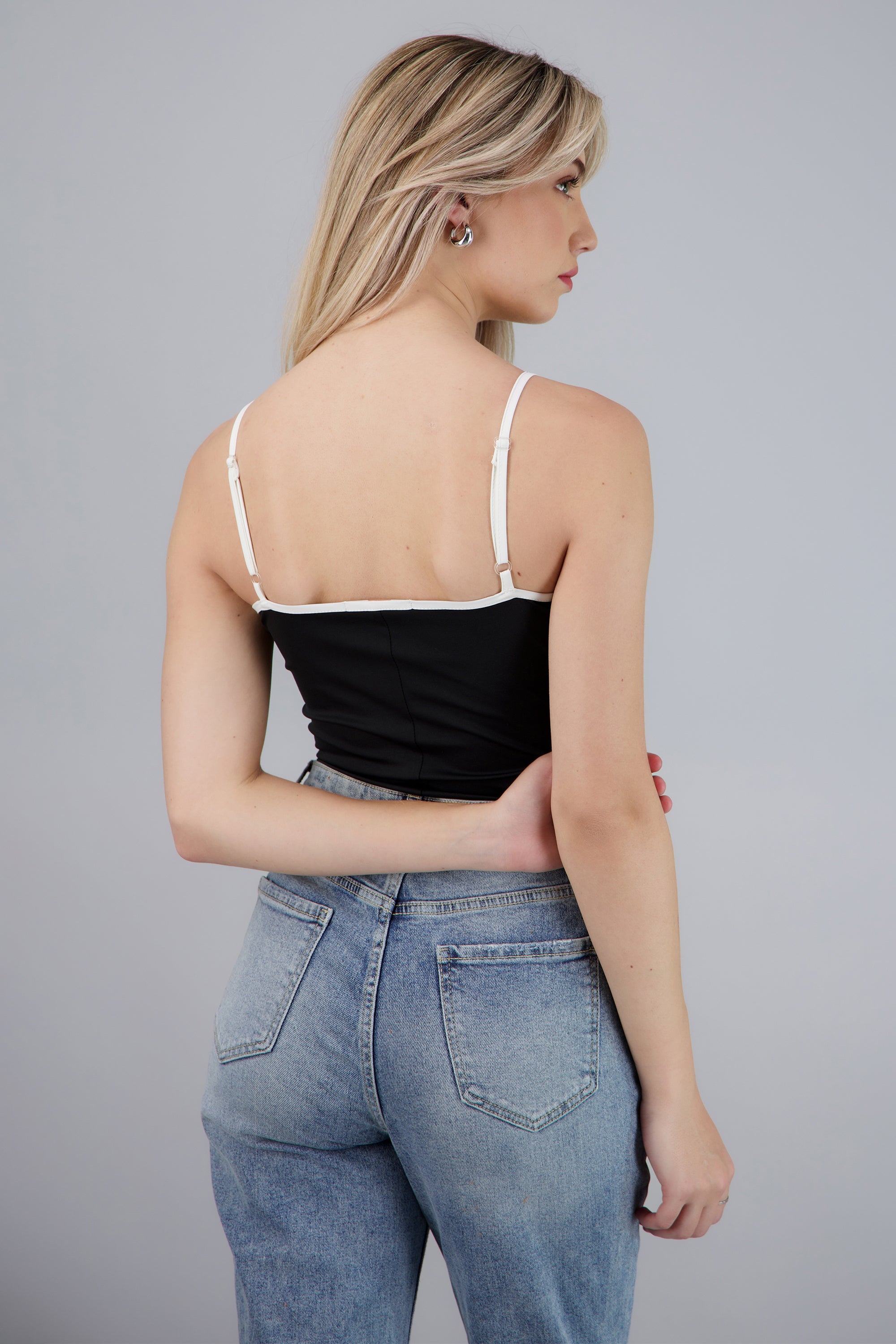 Body cuello circular y tirantes NEGRO COMBO