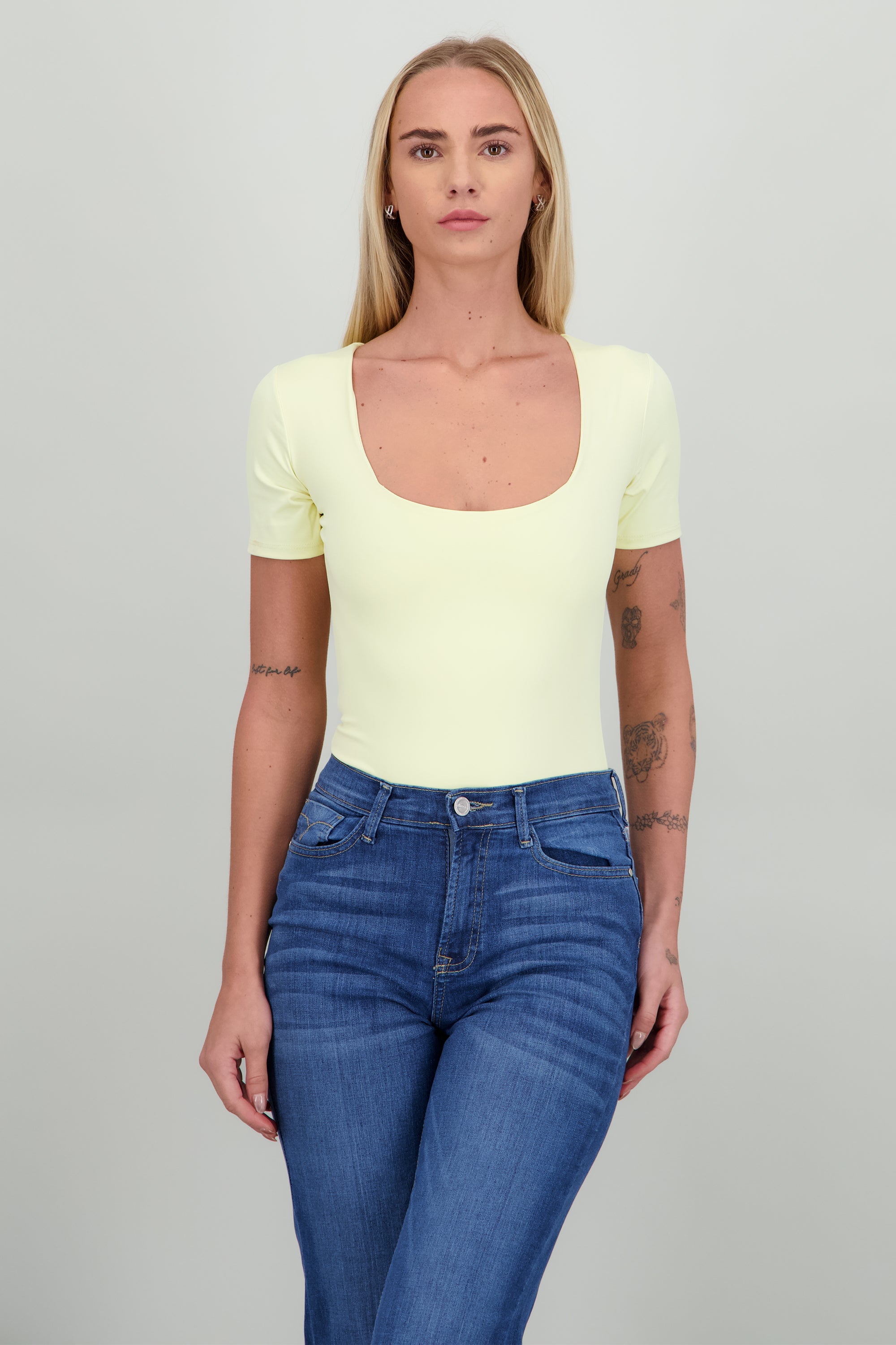 Body cuello cuadrado manga corta AMARILLO PASTEL