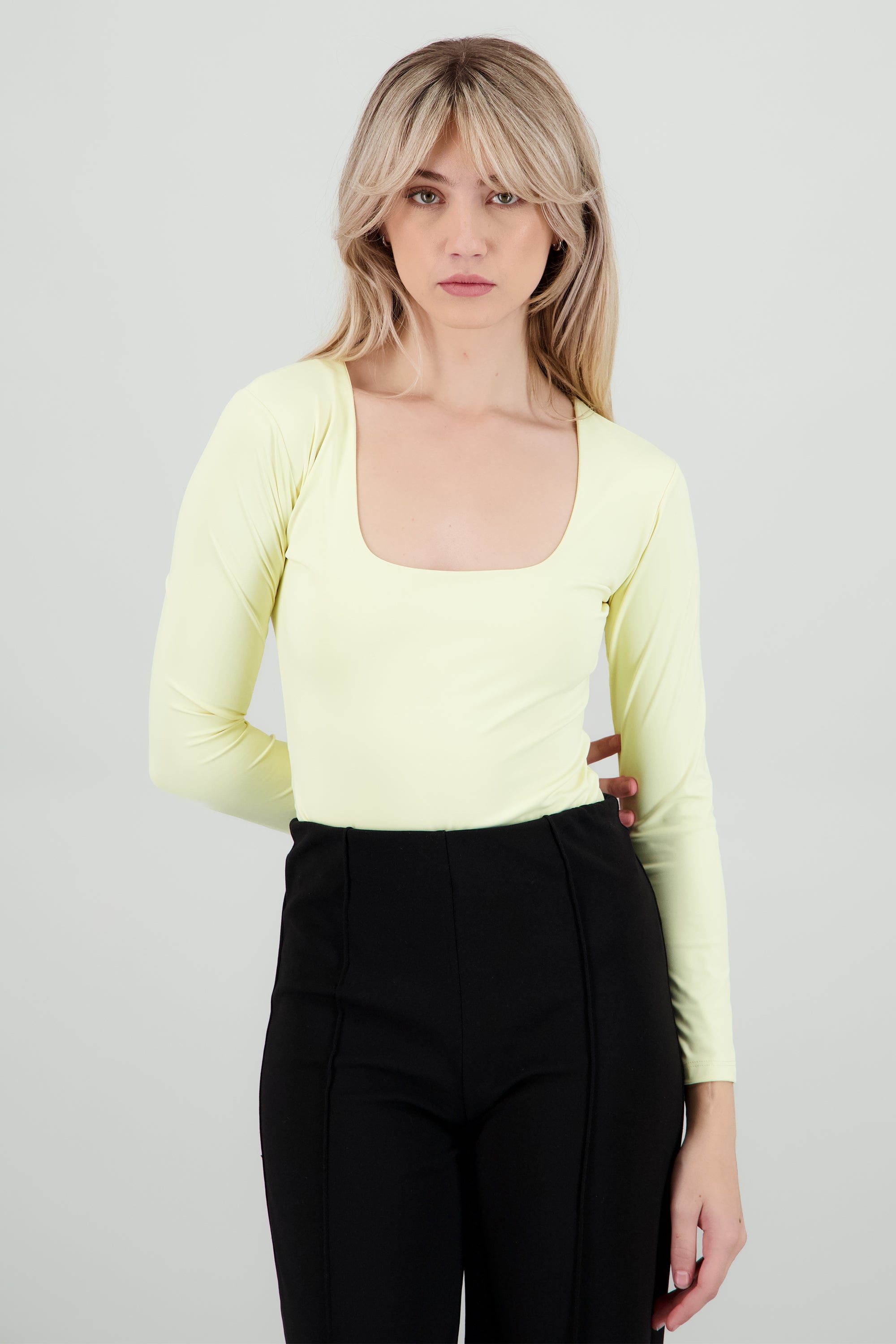 Body cuello circular manga larga AMARILLO PASTEL