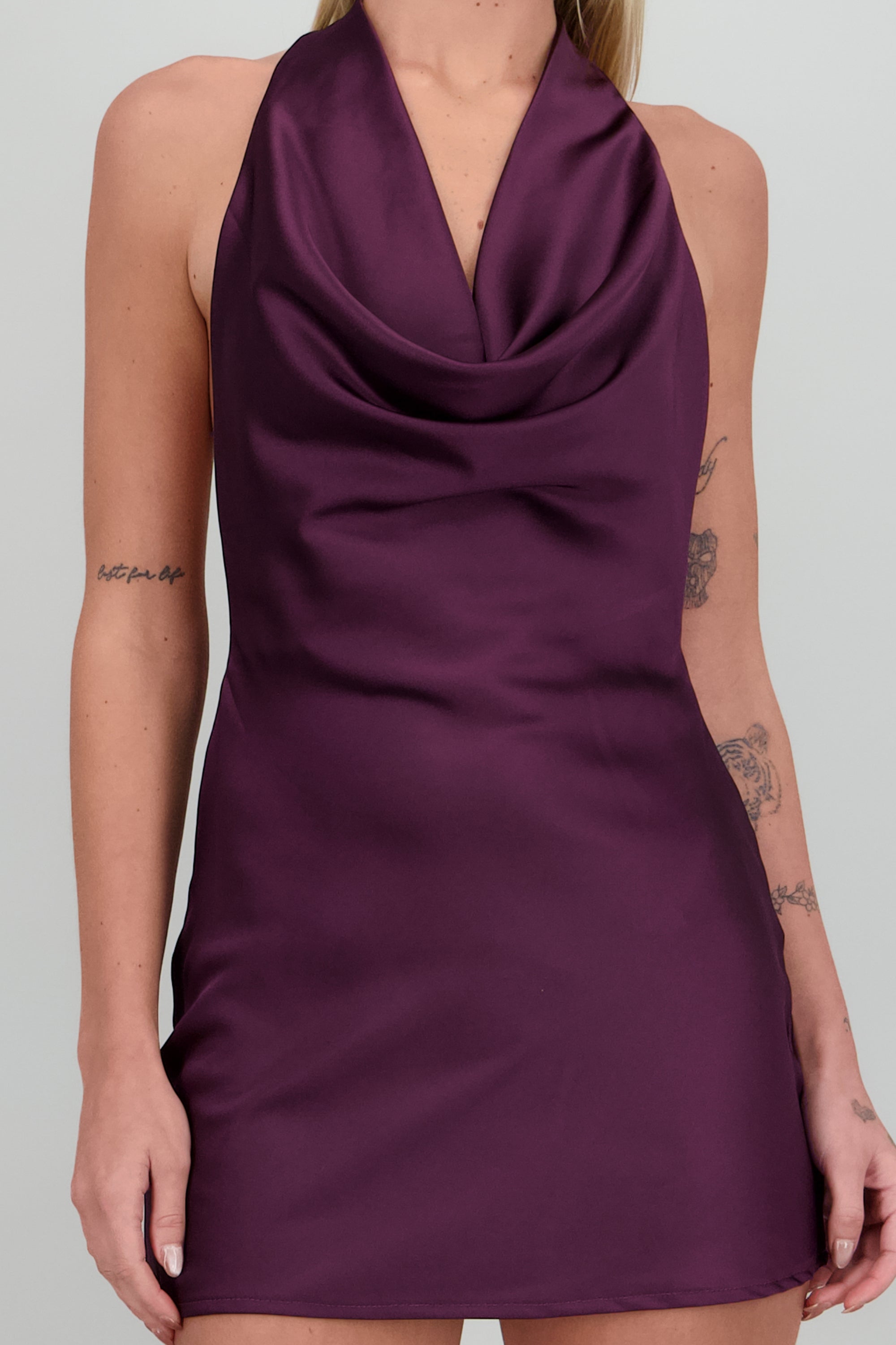 Vestido halter mini cuello cascada Hypsters UVA