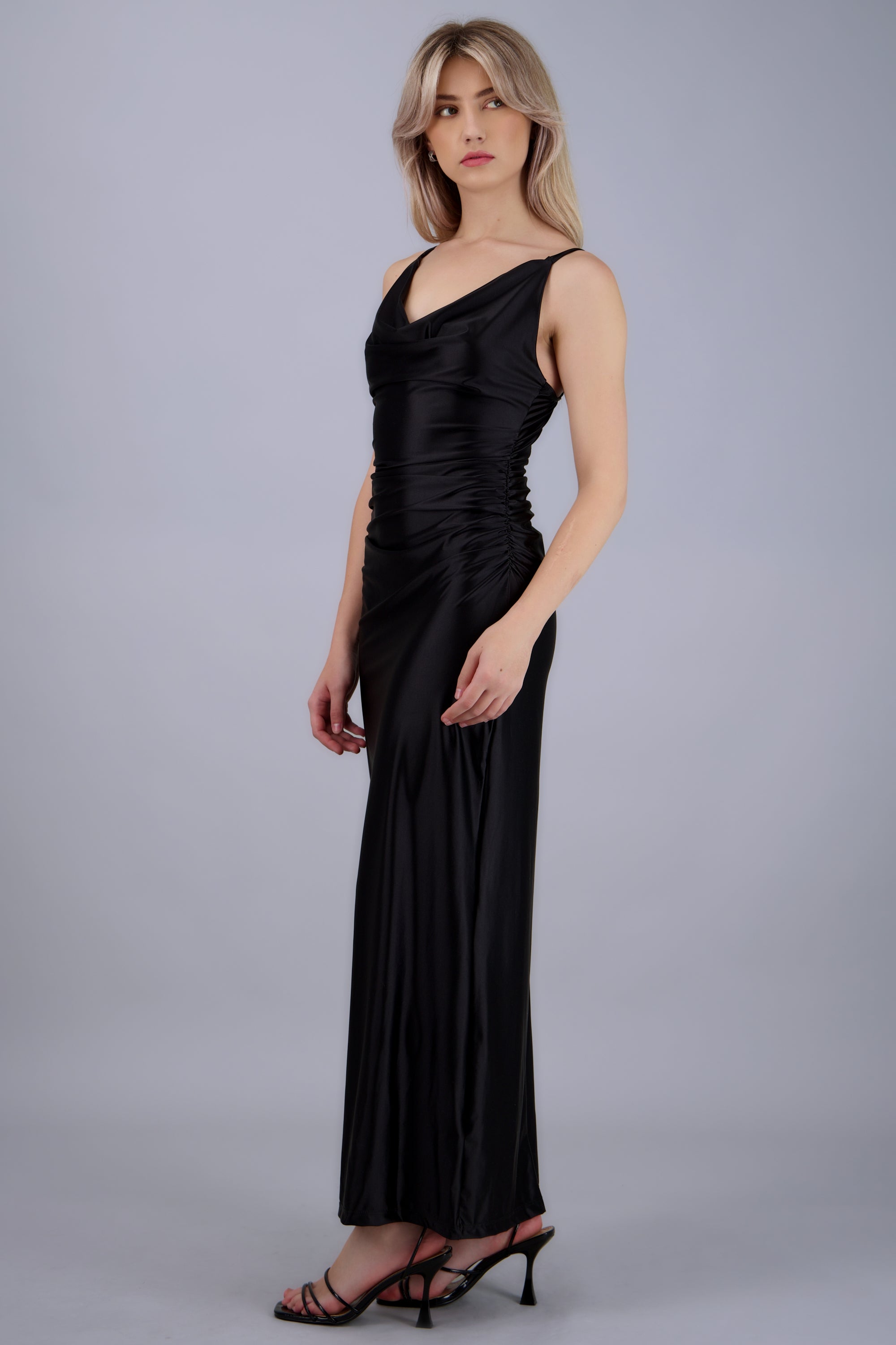 Vestido maxi escote cascada detalle drapeado NEGRO