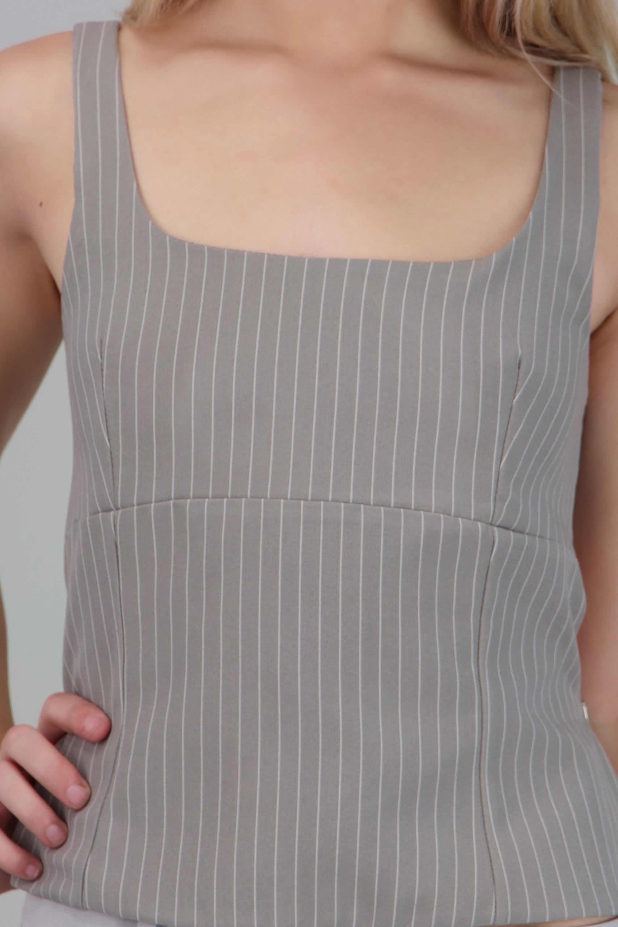 Top detalle espalda rayas GRIS CLARO