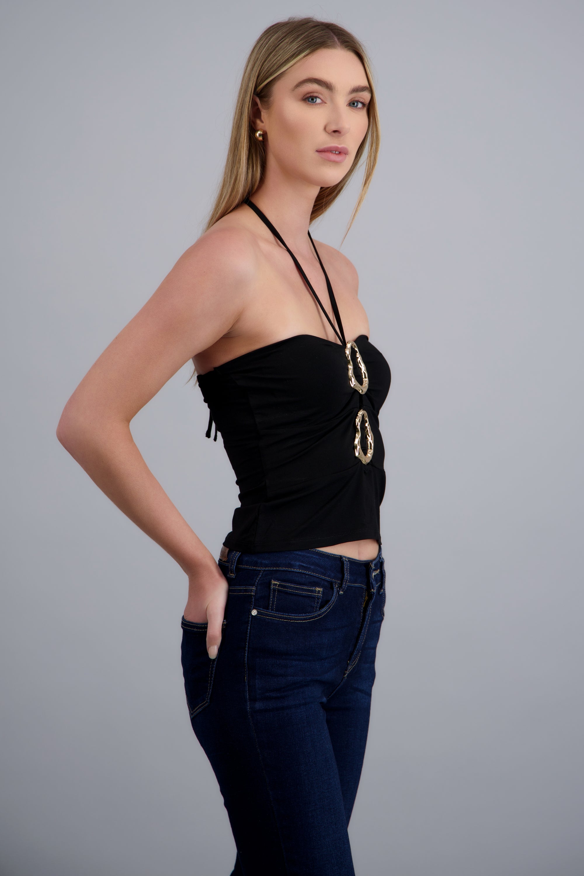 Top con detalles metálicos NEGRO