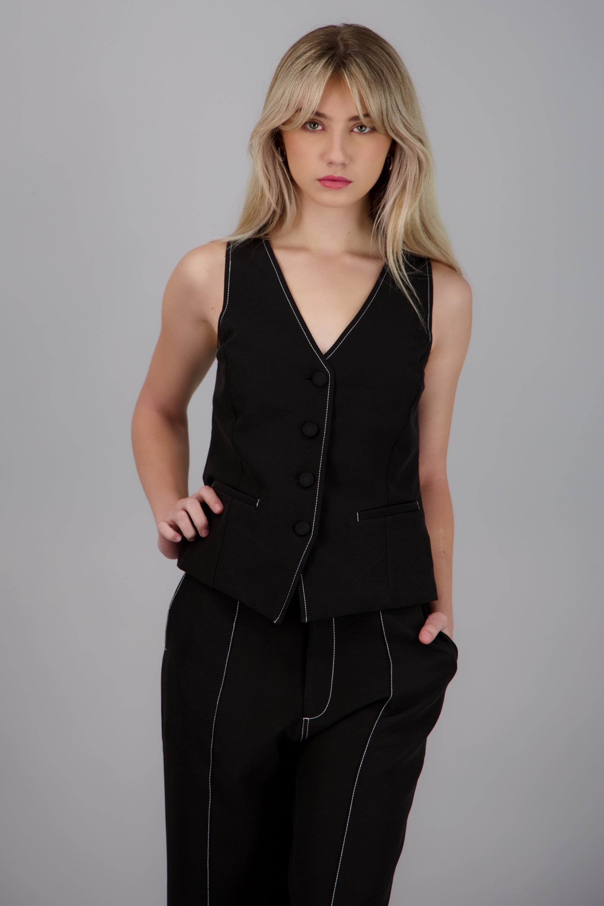 chaleco sastreado detalle contraste NEGRO COMBO