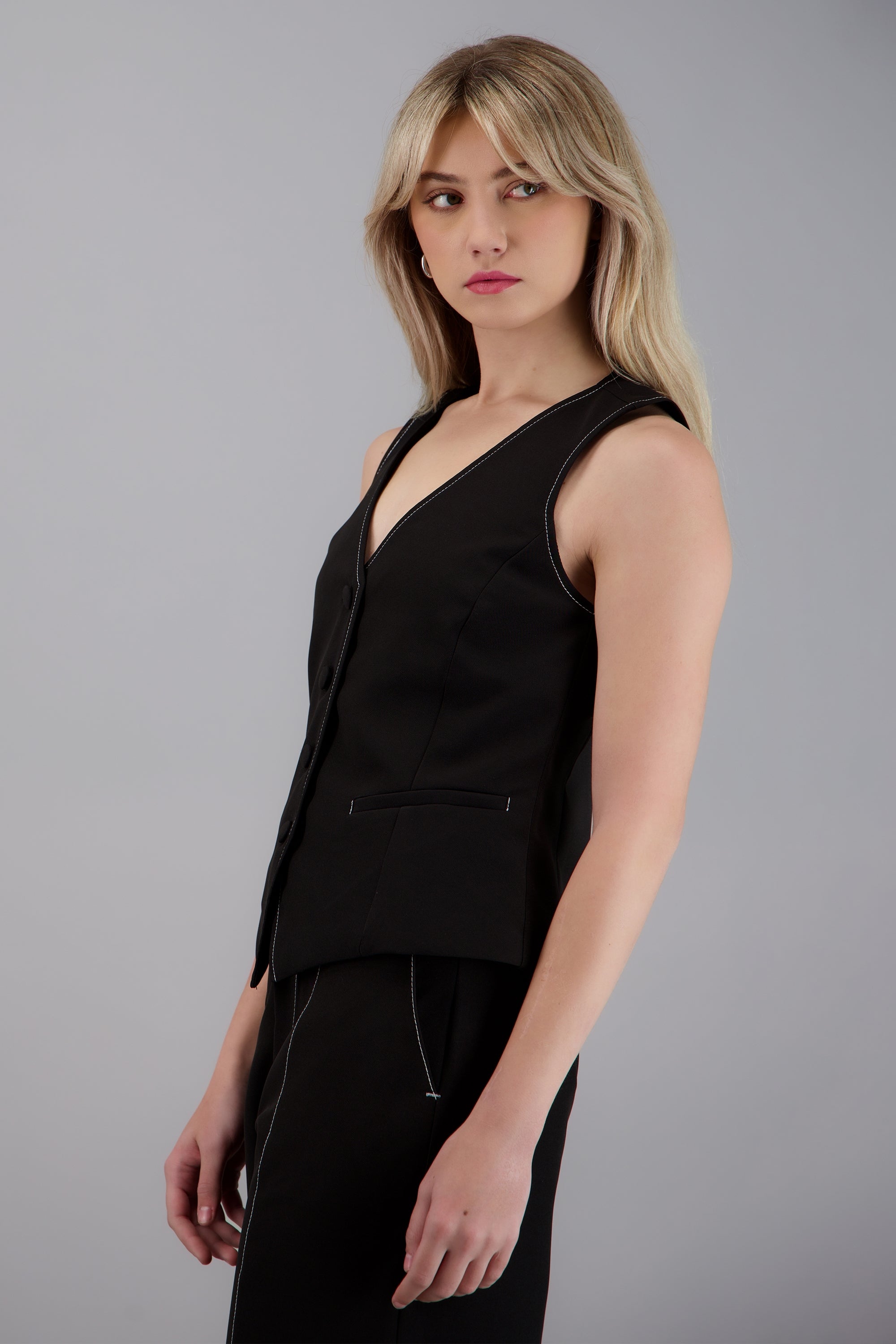 chaleco sastreado detalle contraste NEGRO COMBO