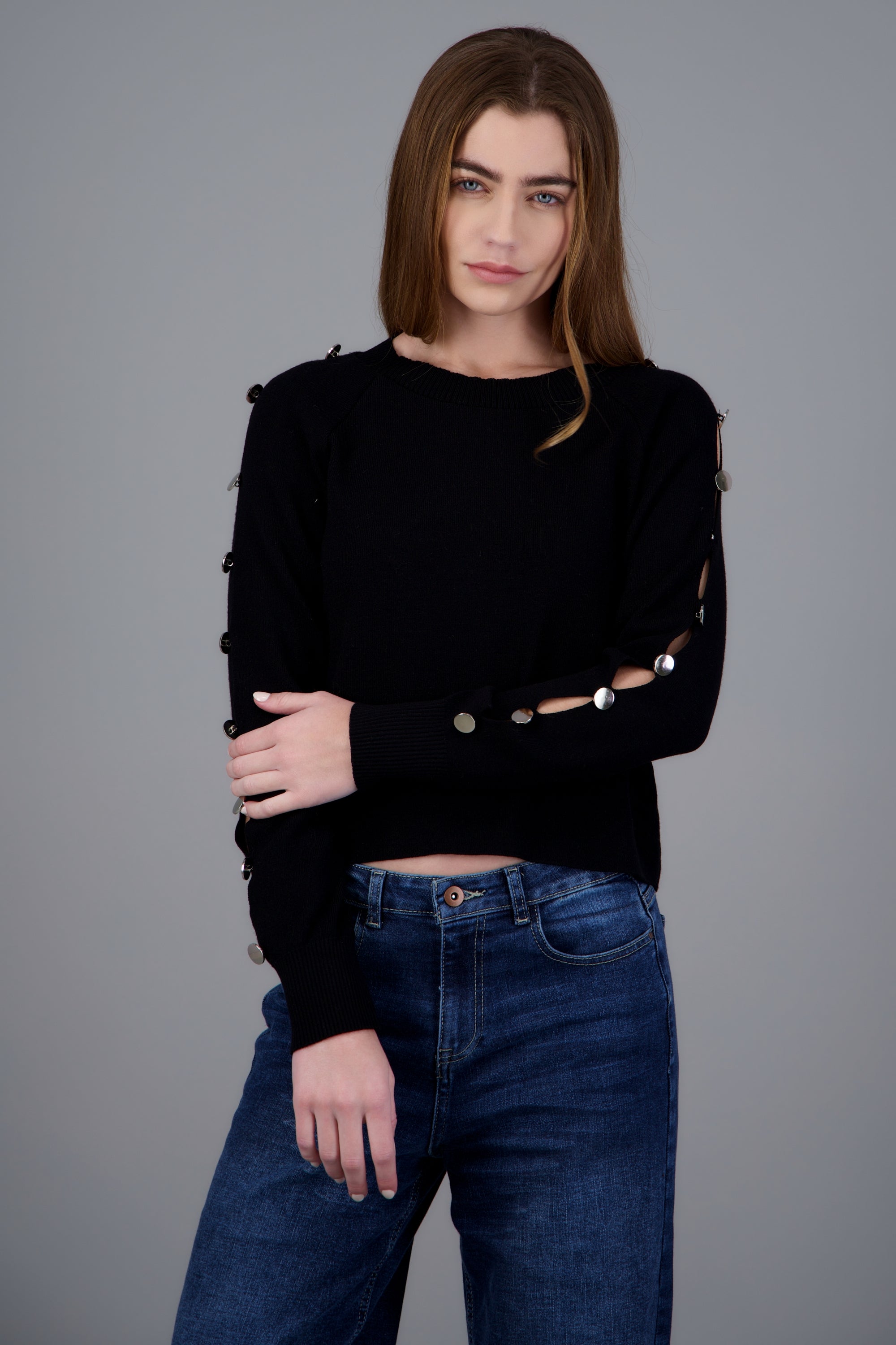Sueter ligero con aberturas en mangas NEGRO