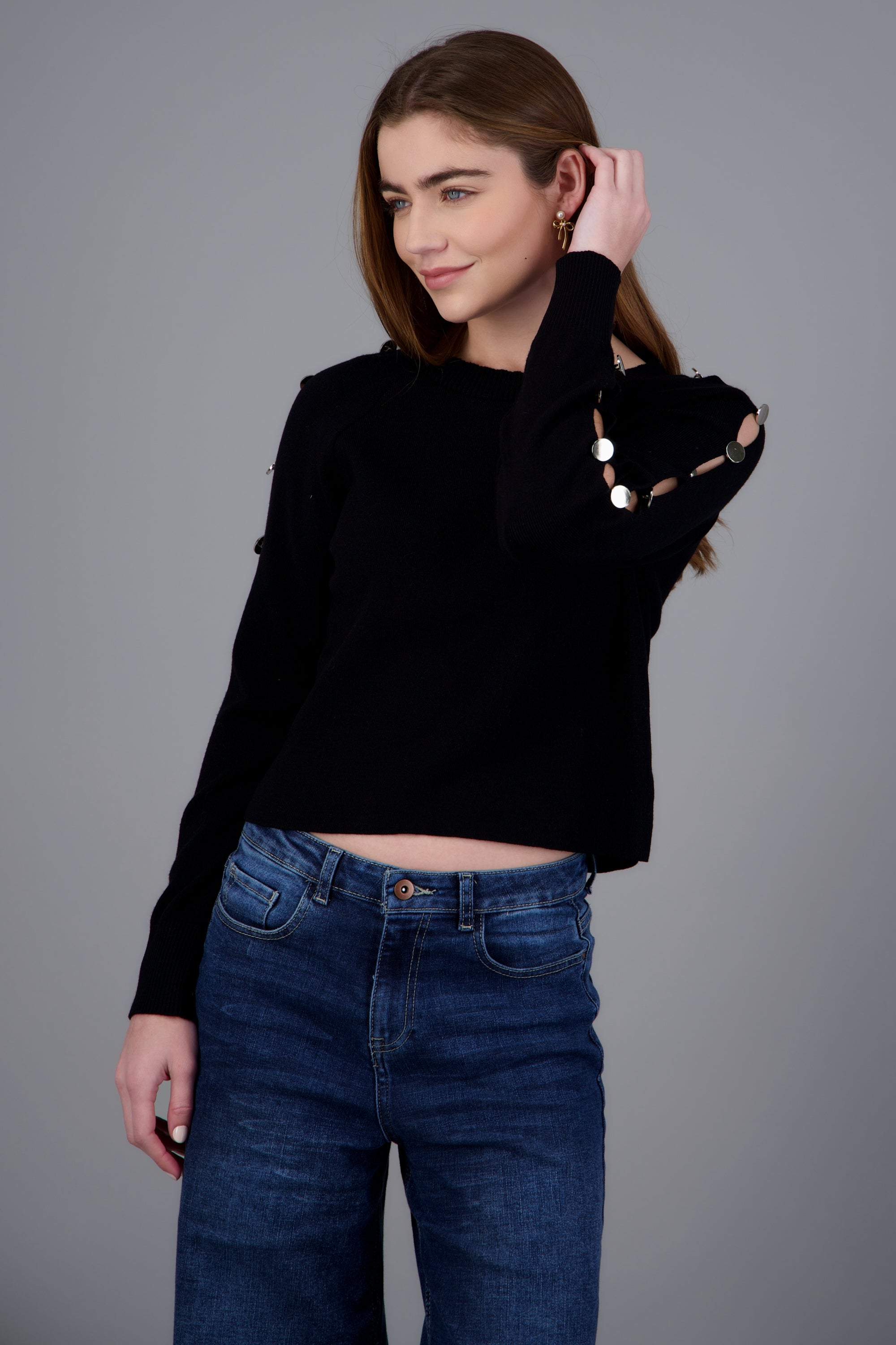 Sueter ligero con aberturas en mangas NEGRO