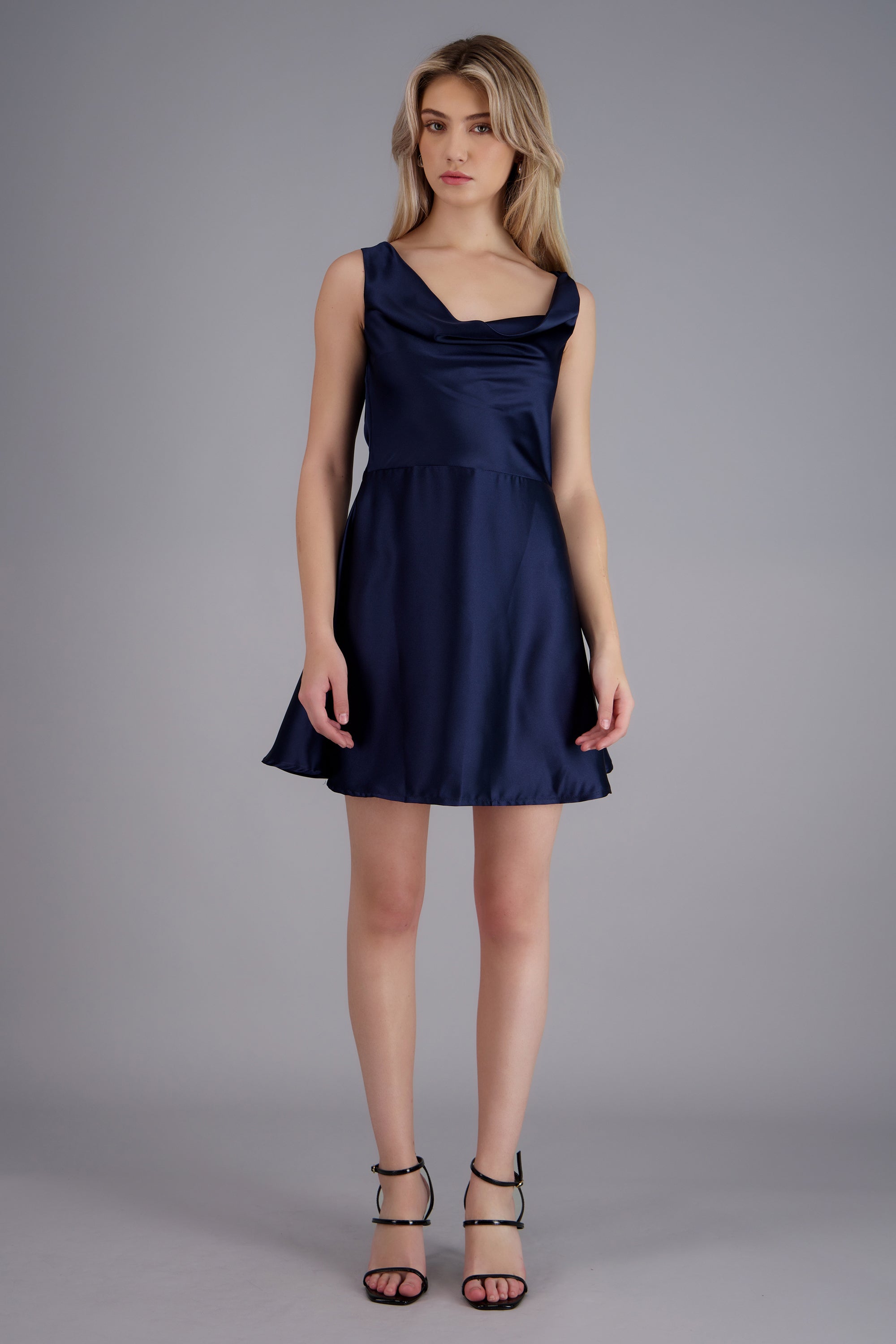 vestido cascada detalle espalda MARINO